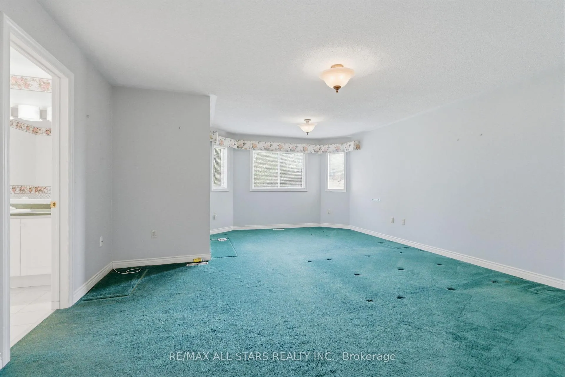 Photo 17 of 7 Remion Crescent, Uxbridge — HOMEH