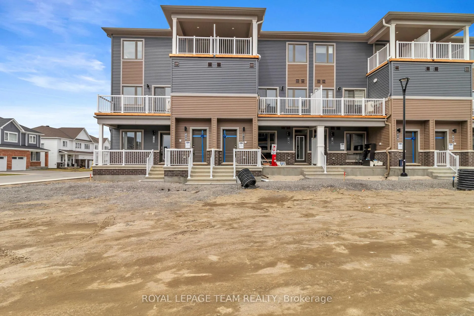 Photo 1 of 810 Parnian Private, Ottawa, Barrhaven - Half Moon Bay — HOMEH