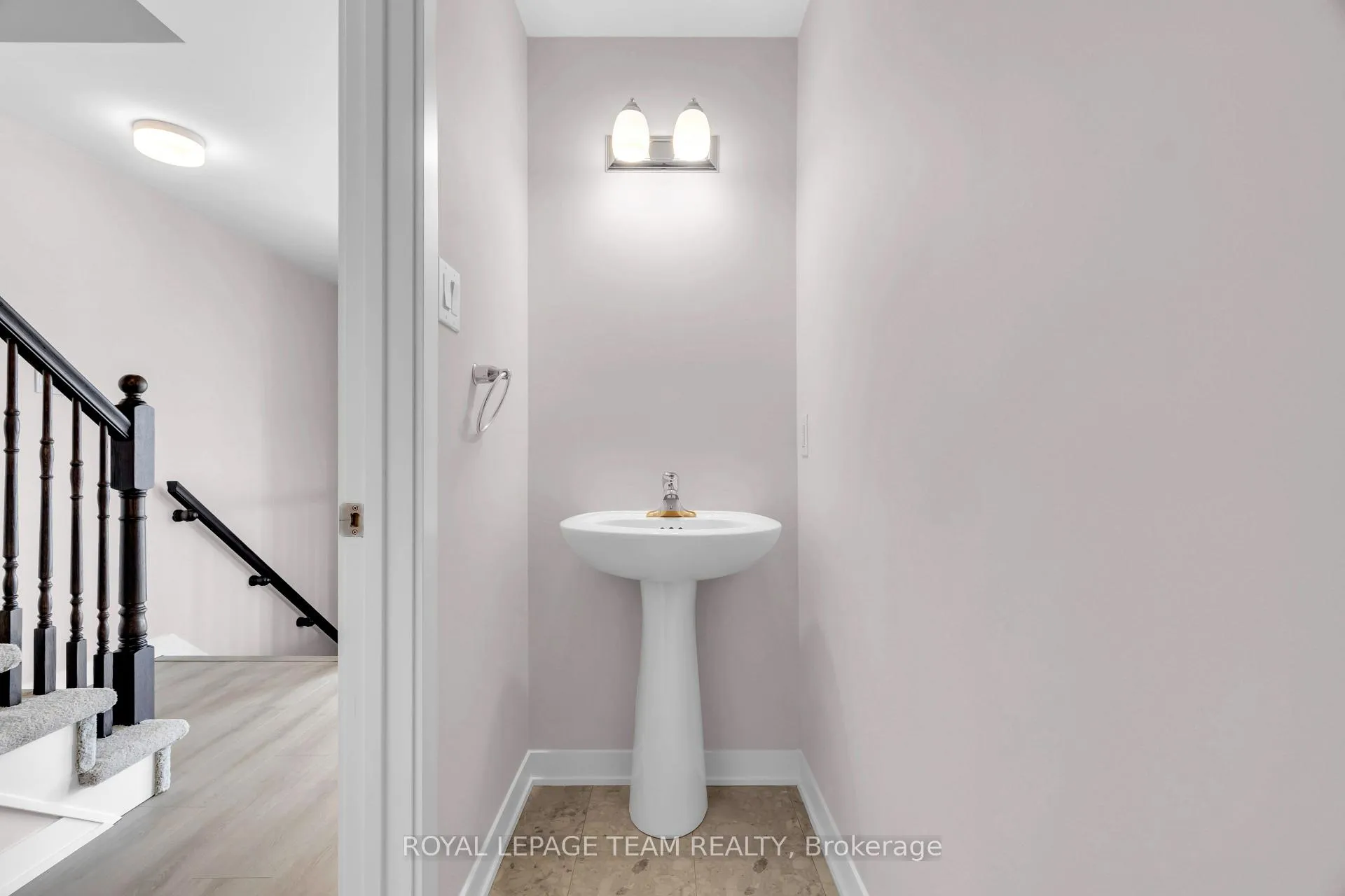 Photo 3 of 810 Parnian Private, Ottawa, Barrhaven - Half Moon Bay — HOMEH