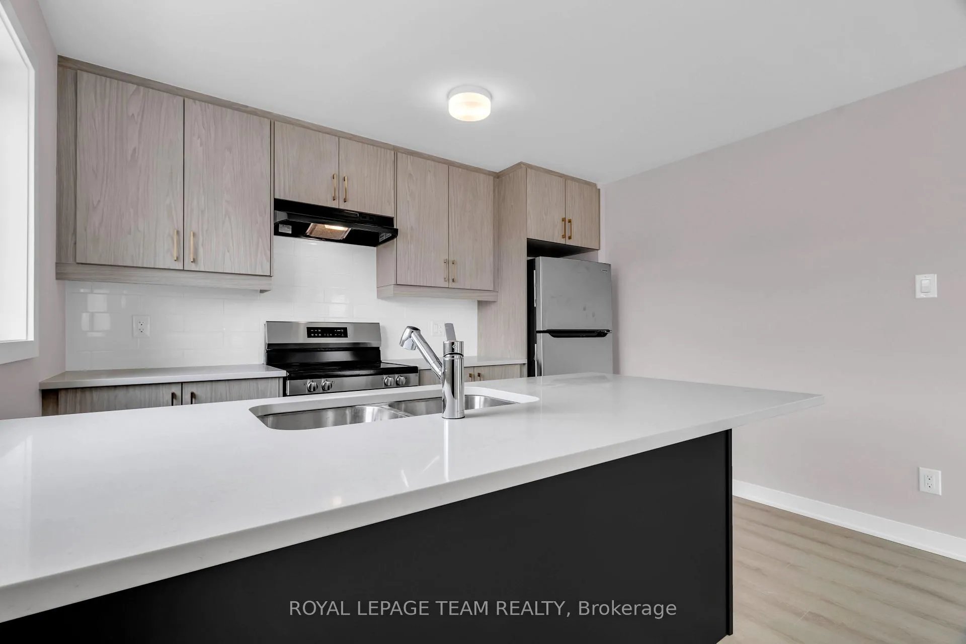 Photo 7 of 810 Parnian Private, Ottawa, Barrhaven - Half Moon Bay — HOMEH