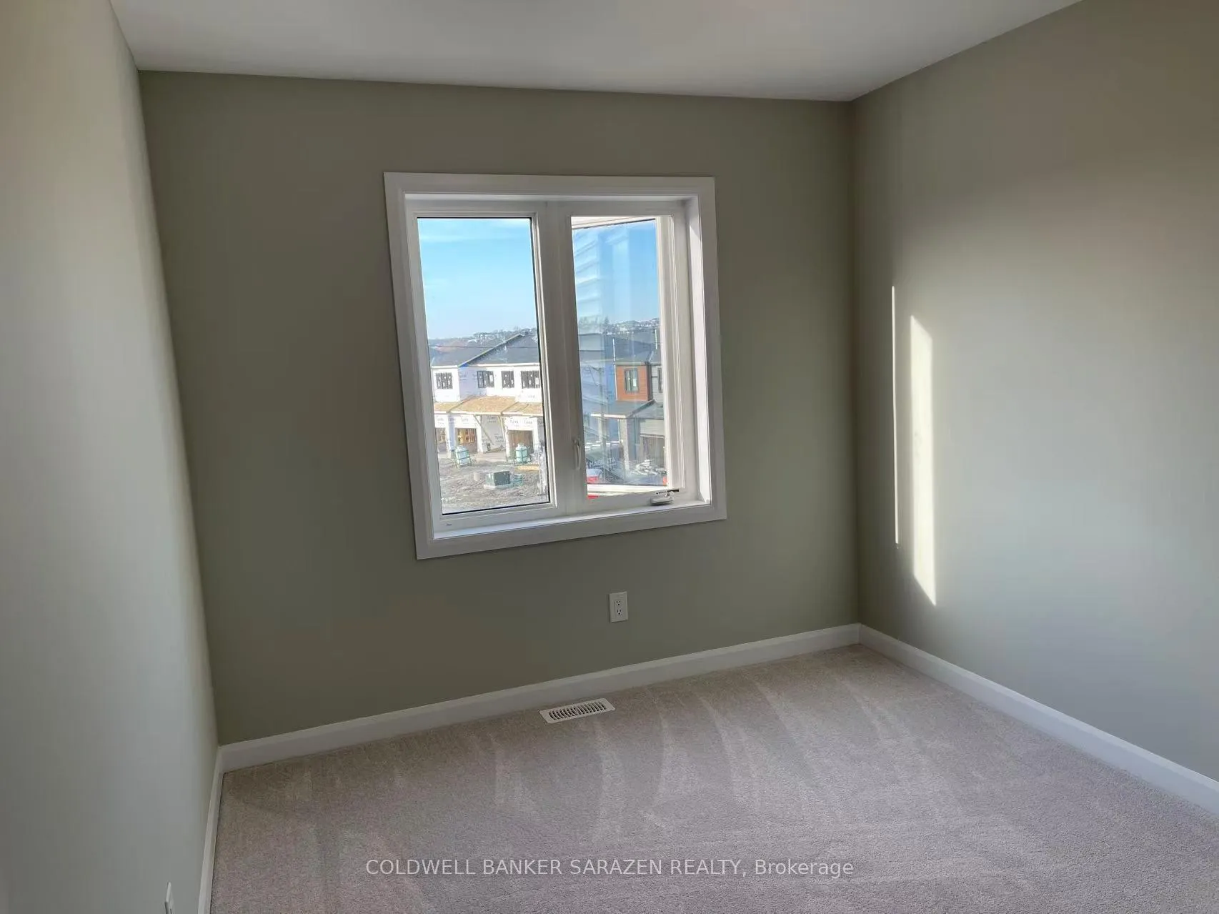 Photo 12 of 1085 Speedvale Court, Ottawa, Kanata - Kanata Lakes/Heritage Hills — HOMEH