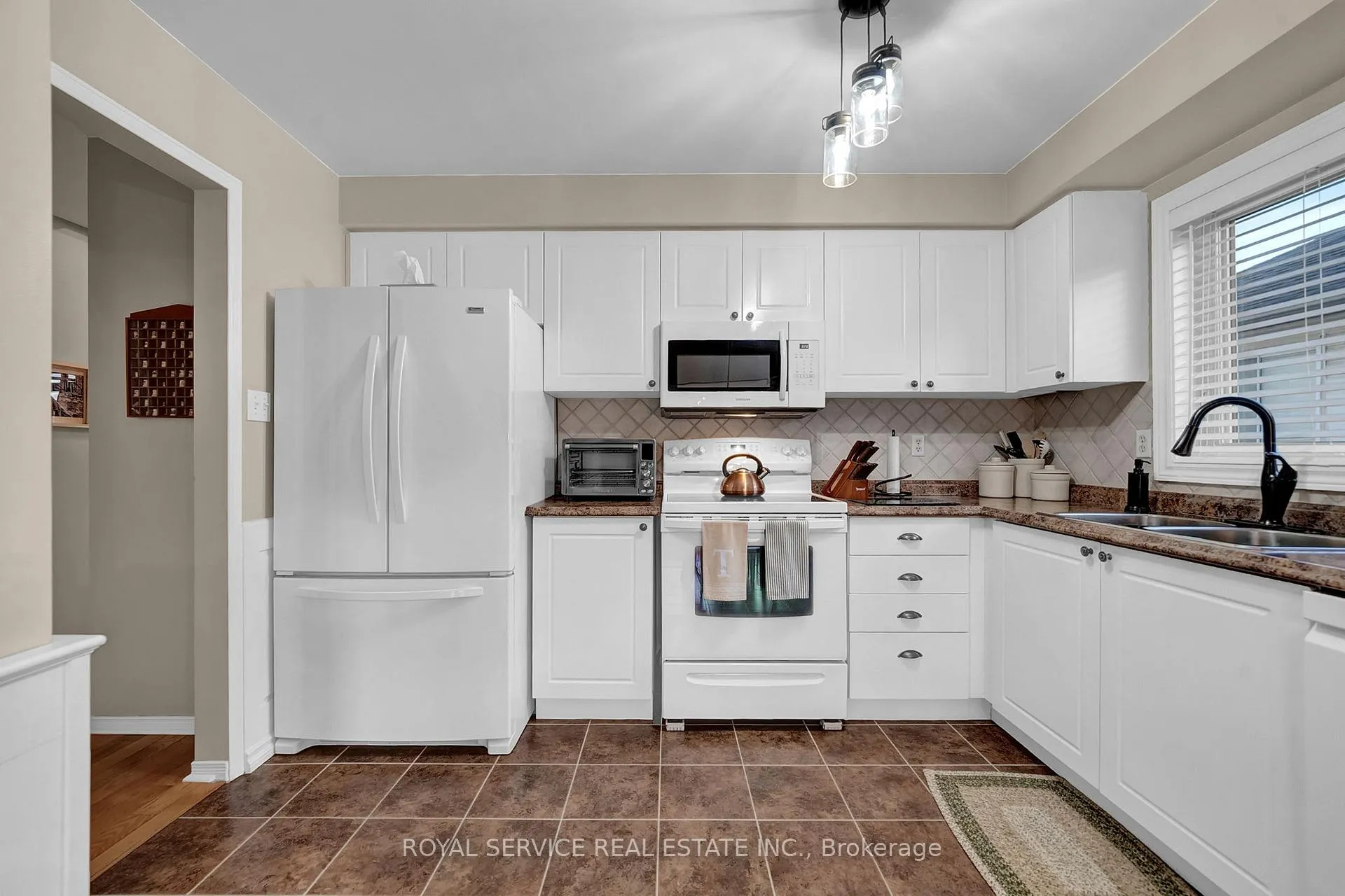 Photo 7 of 6 Goodwin Avenue, Clarington, Bowmanville — HOMEH