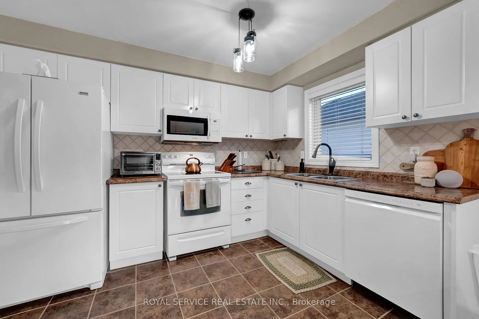 Photo 8 of 6 Goodwin Avenue, Clarington, Bowmanville — HOMEH