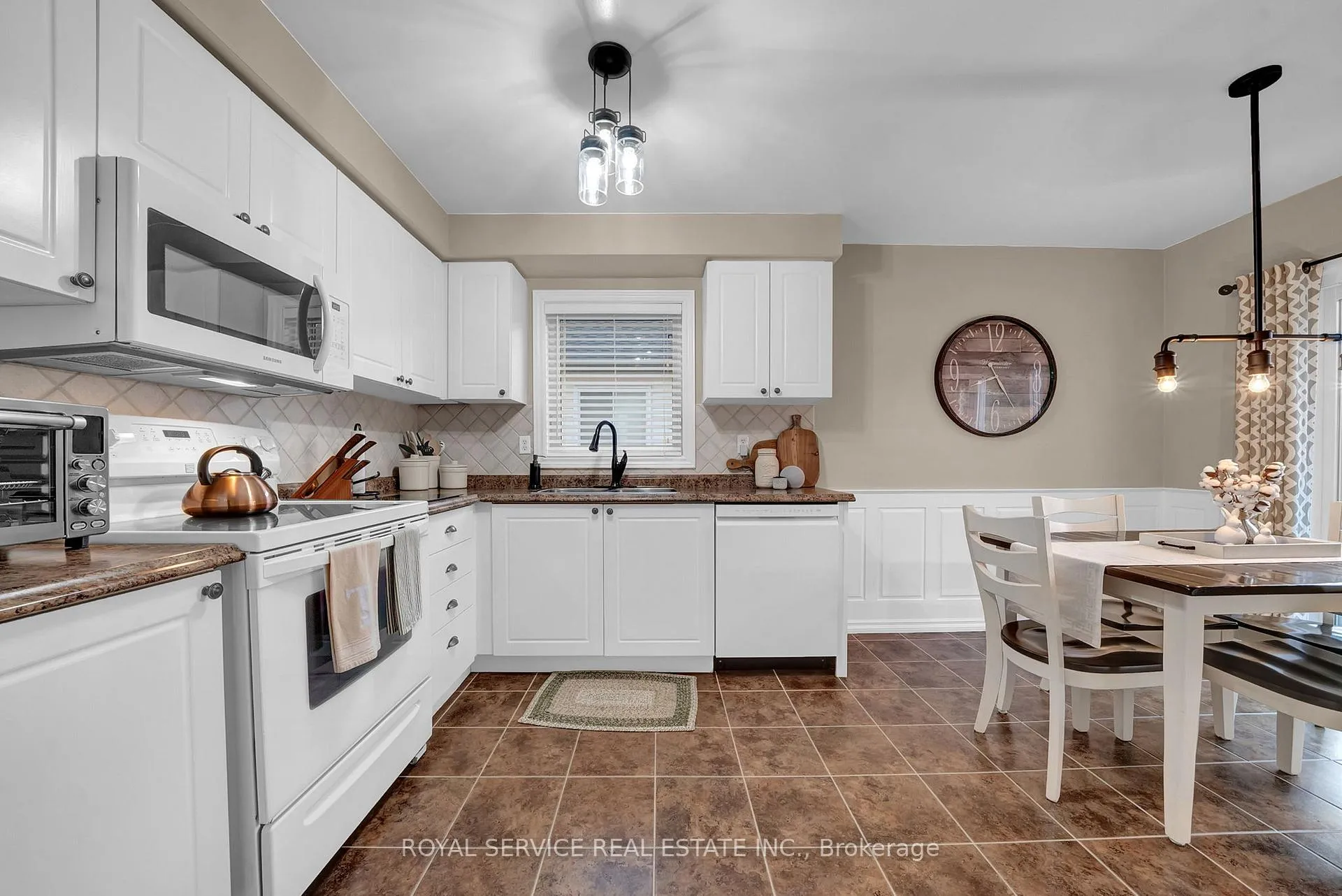 Photo 9 of 6 Goodwin Avenue, Clarington, Bowmanville — HOMEH