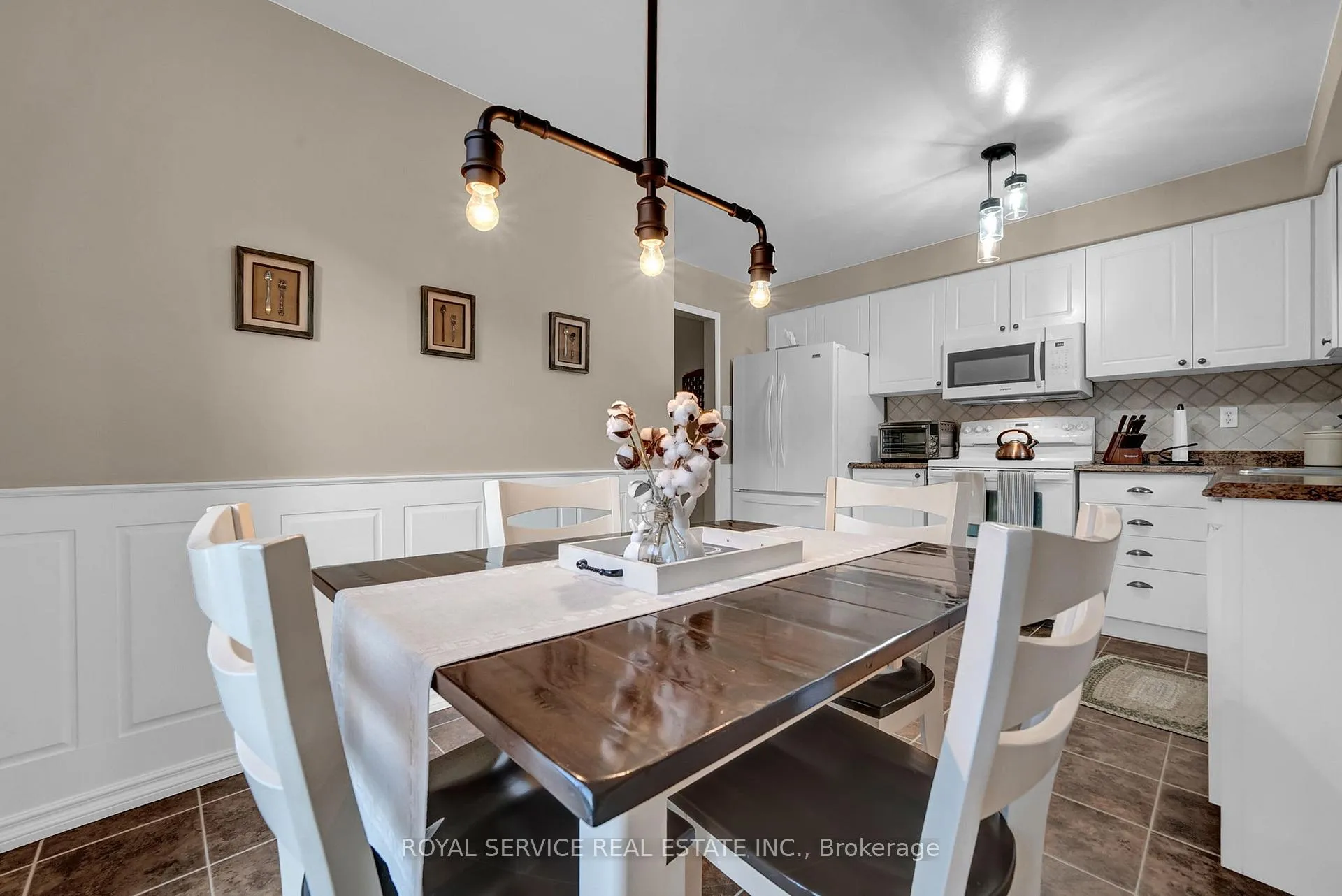 Photo 10 of 6 Goodwin Avenue, Clarington, Bowmanville — HOMEH