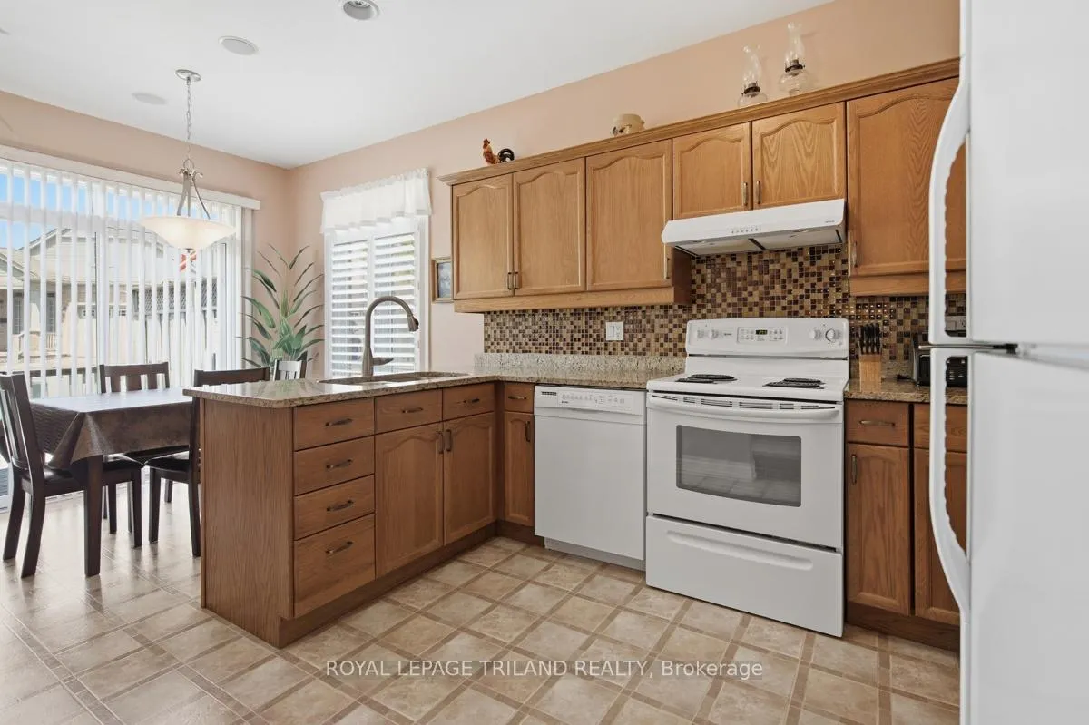 Photo 12 of Unit 142, 2025 Meadowgate Boulevard, London, South U — HOMEH