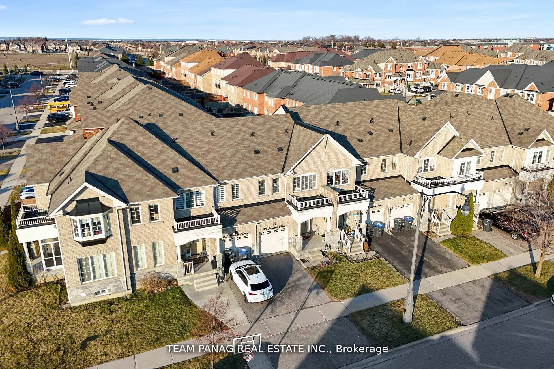 Photo 3 of 99 Naperton Drive, Brampton, Sandringham-Wellington — HOMEH