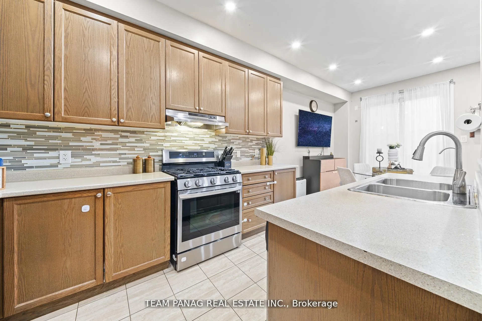 Photo 13 of 99 Naperton Drive, Brampton, Sandringham-Wellington — HOMEH
