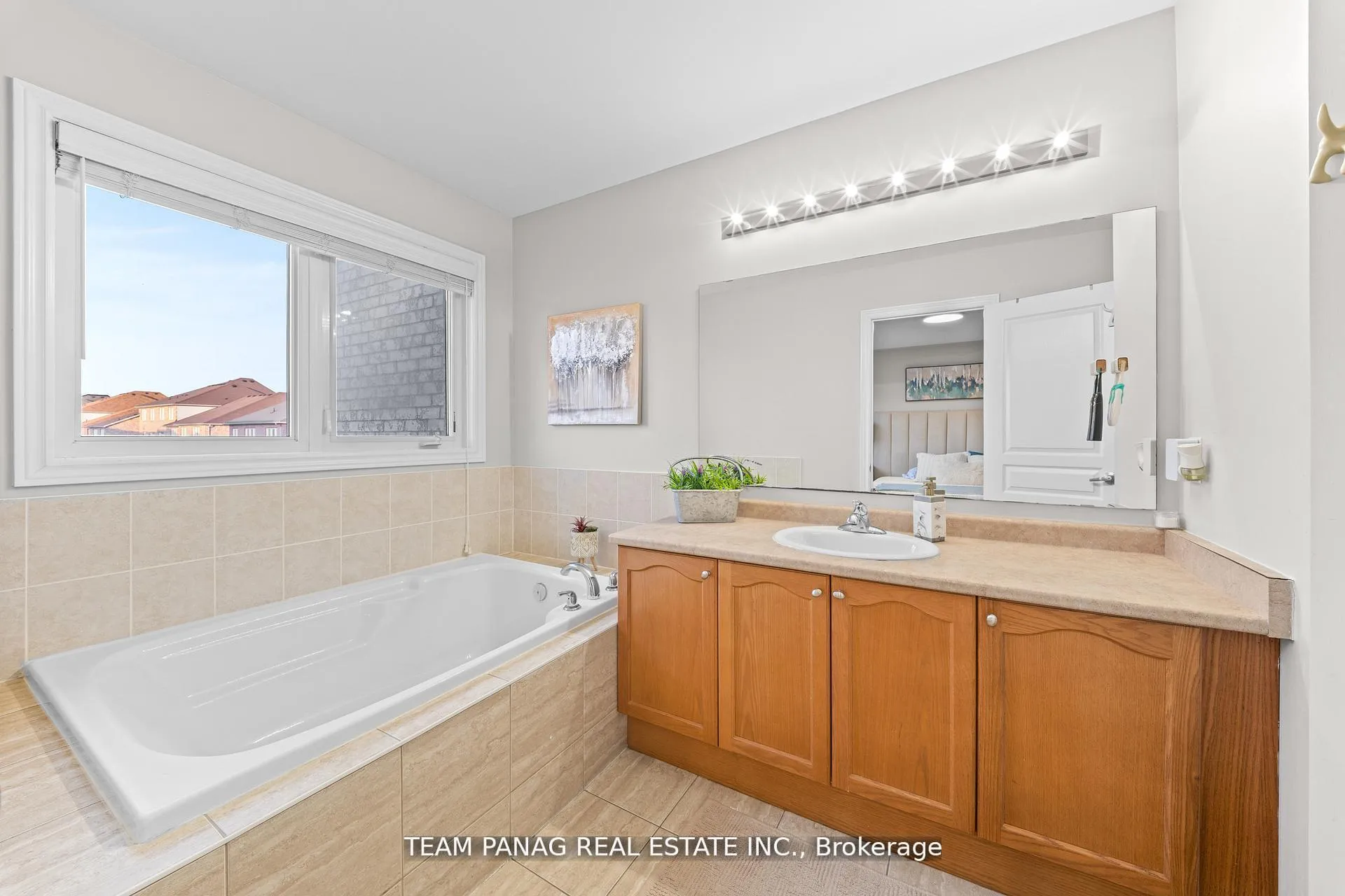 Photo 21 of 99 Naperton Drive, Brampton, Sandringham-Wellington — HOMEH