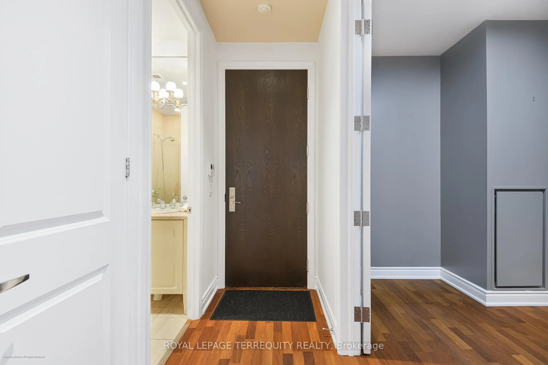 Photo 3 of Unit 406, 48 St Clair Avenue W, Toronto, Yonge-St. Clair — HOMEH