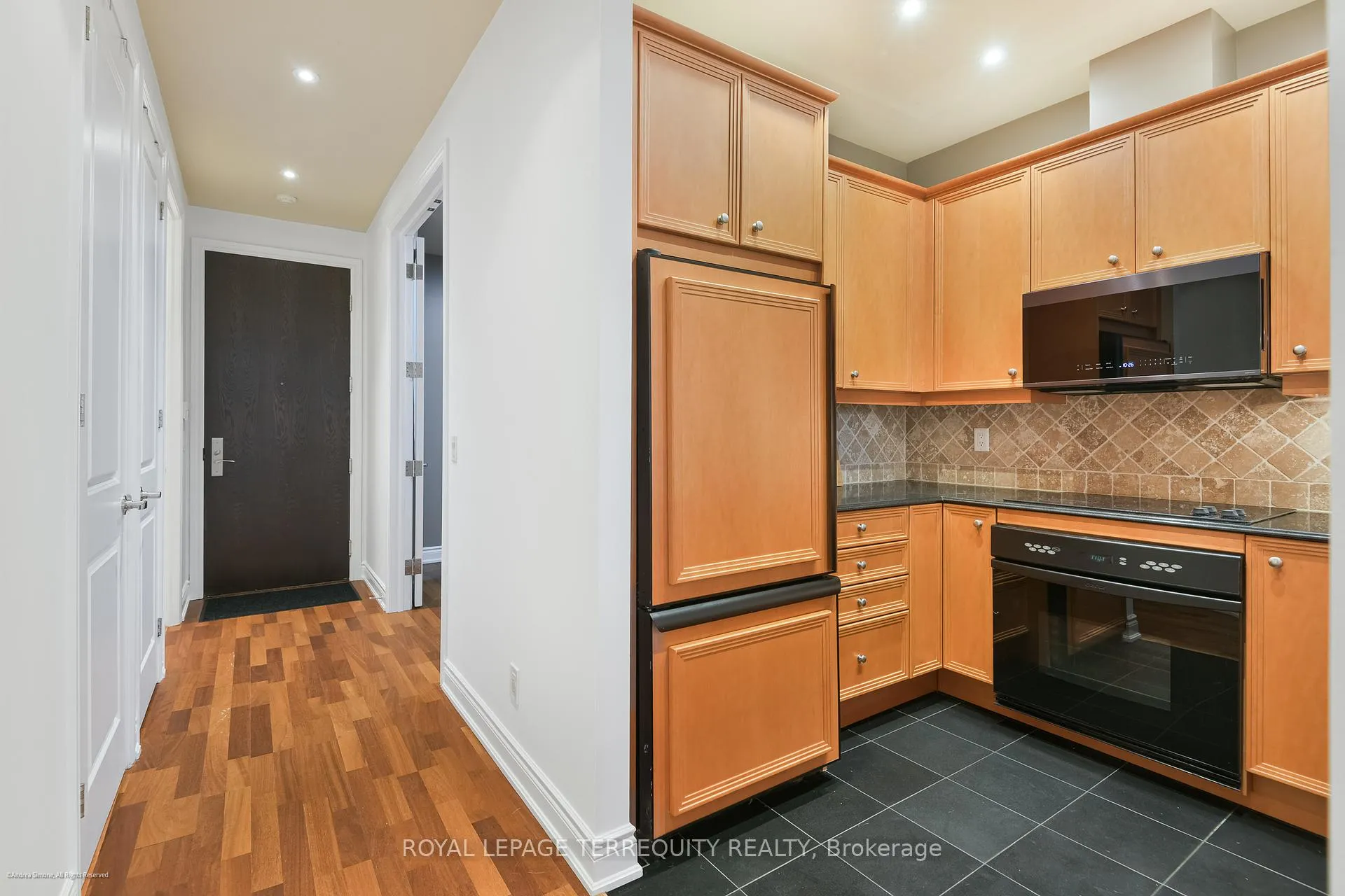 Photo 7 of Unit 406, 48 St Clair Avenue W, Toronto, Yonge-St. Clair — HOMEH