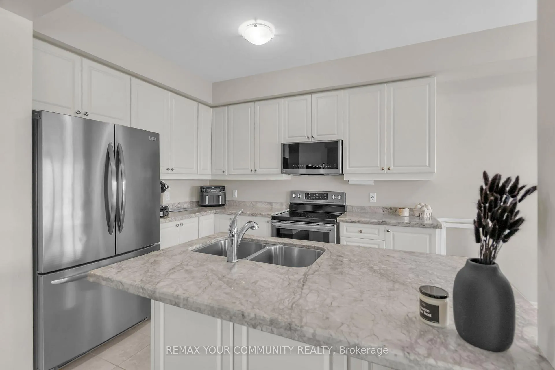 Photo 12 of 1487 McRoberts Crescent, Innisfil, Rural Innisfil — HOMEH