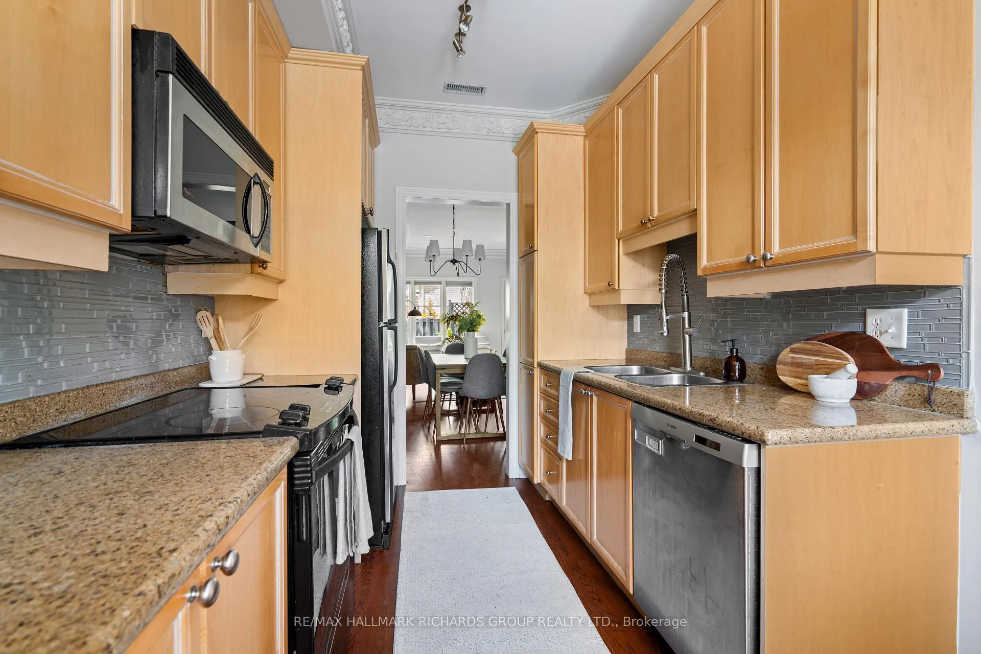 Photo 10 of 724F Kingston Road, Toronto, East End-Danforth — HOMEH