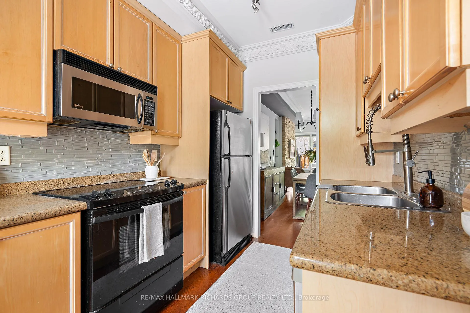 Photo 11 of 724F Kingston Road, Toronto, East End-Danforth — HOMEH