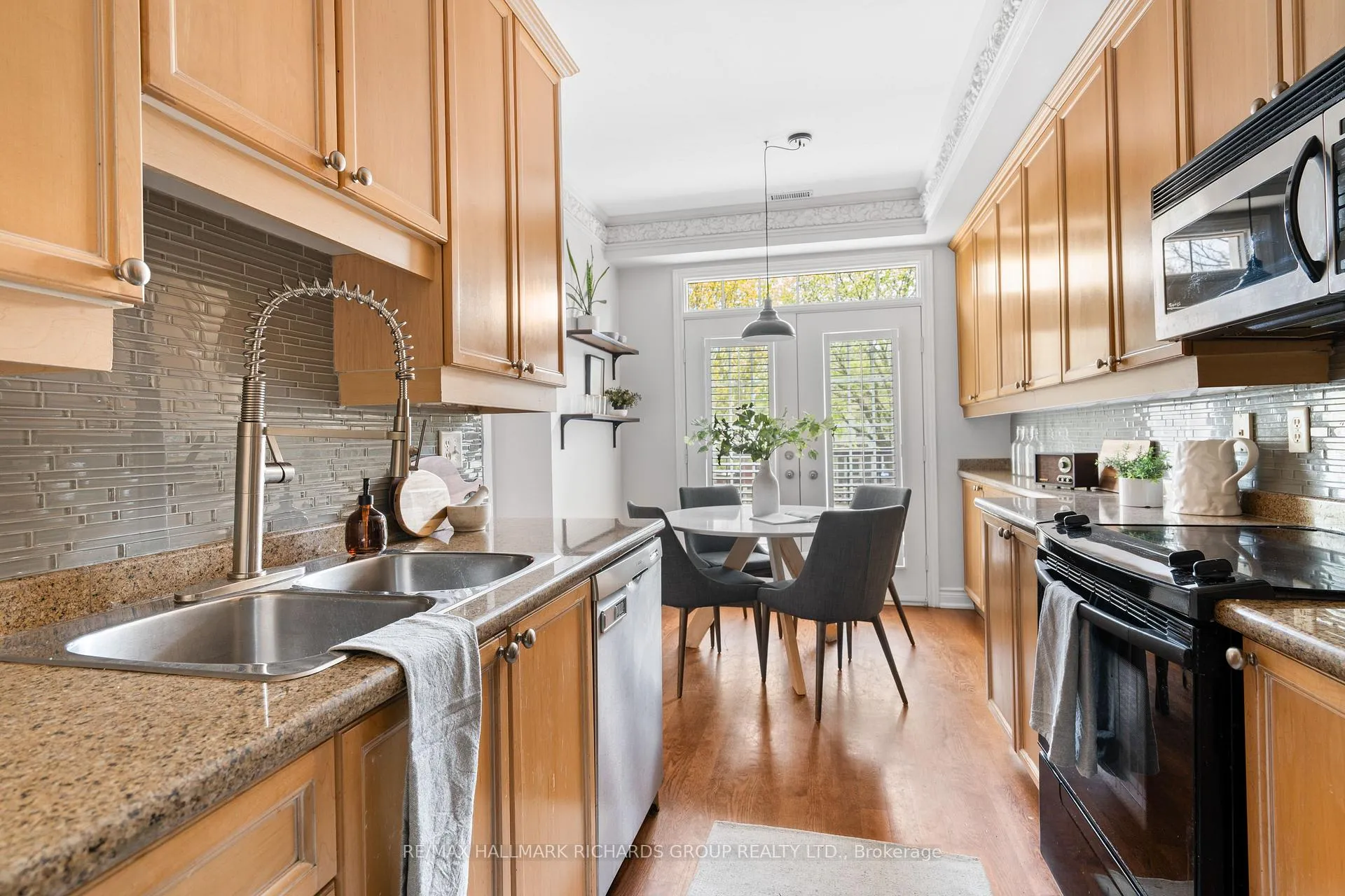 Photo 12 of 724F Kingston Road, Toronto, East End-Danforth — HOMEH