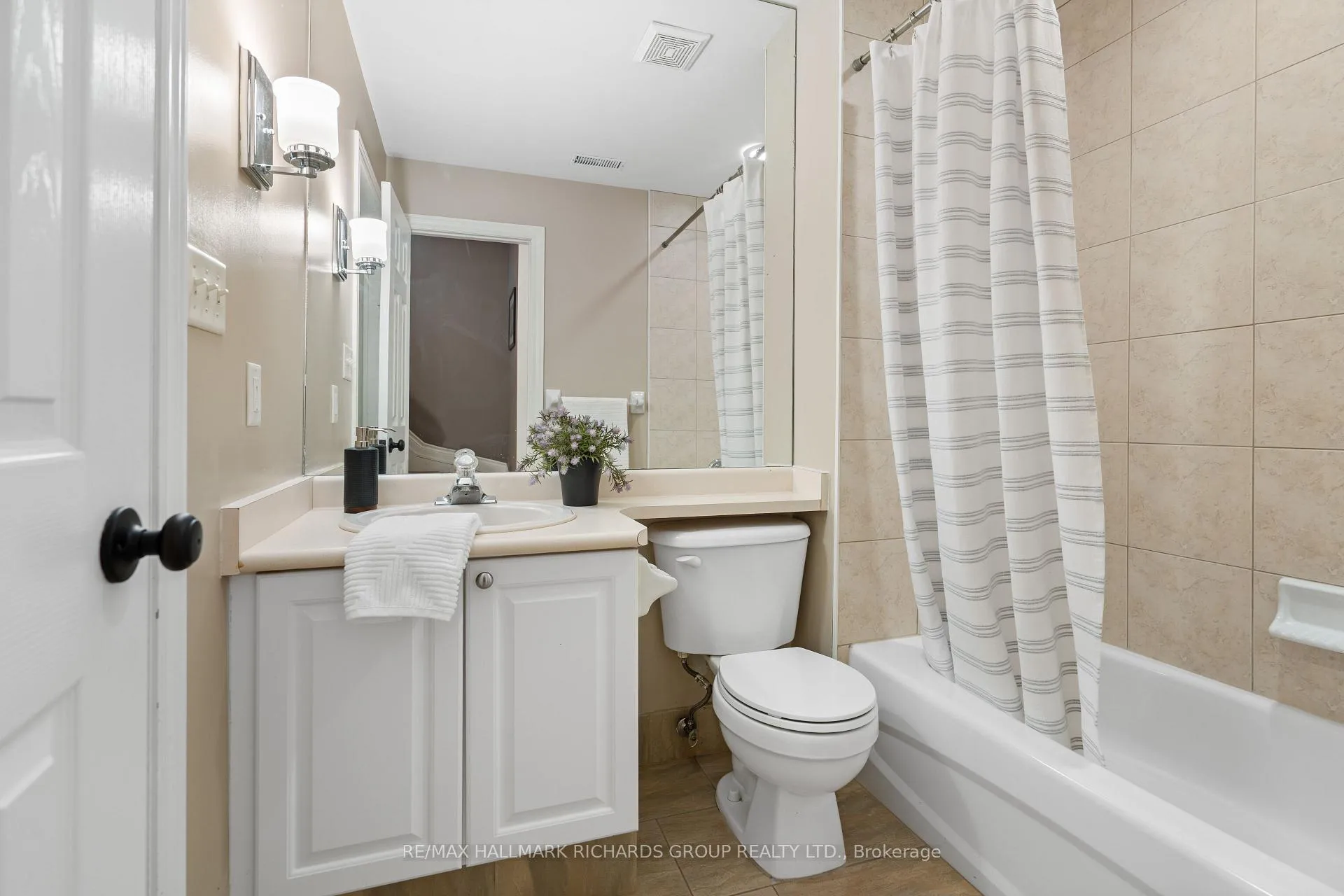 Photo 27 of 724F Kingston Road, Toronto, East End-Danforth — HOMEH