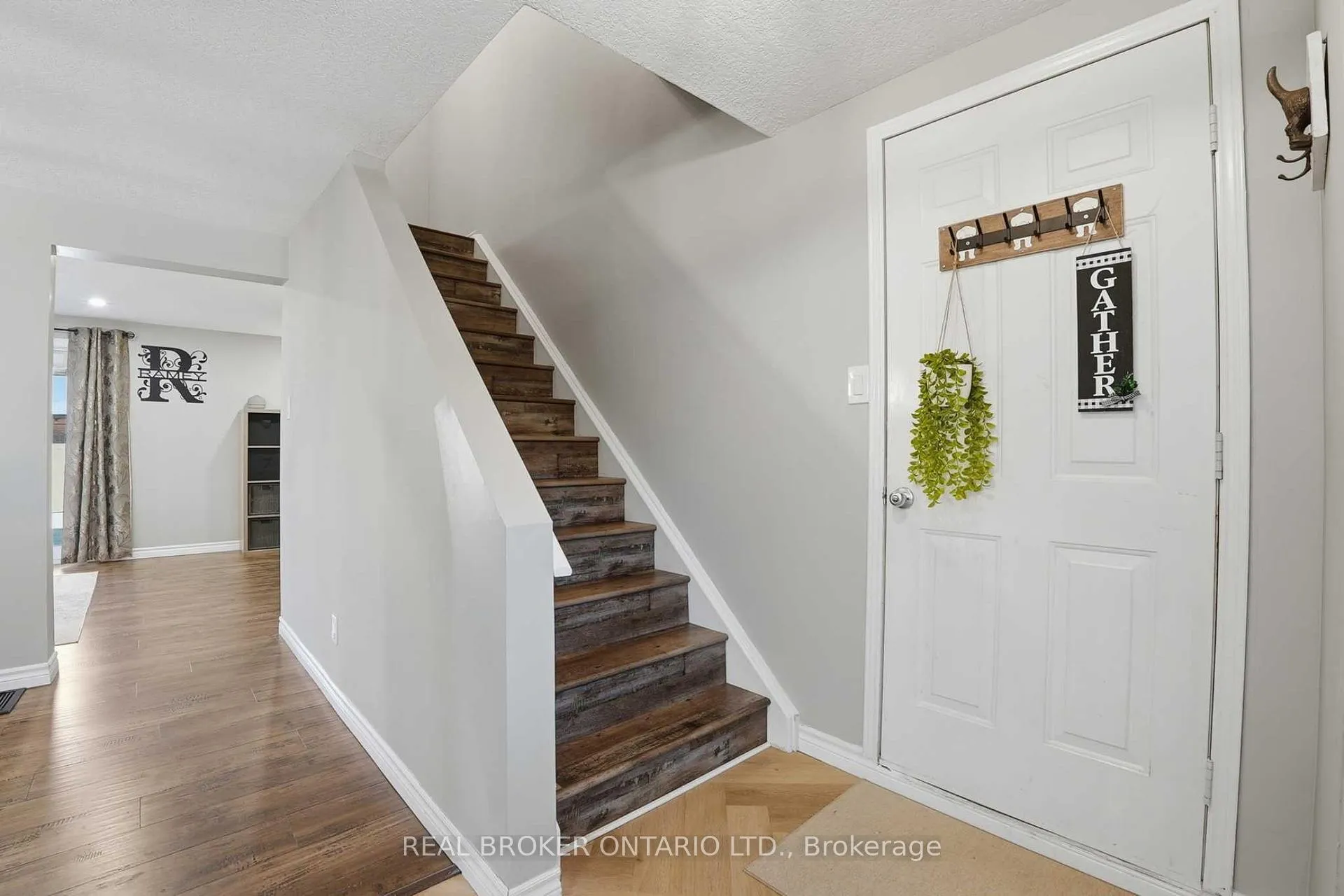Photo 7 of 102 Ironstone Drive, Cambridge — HOMEH