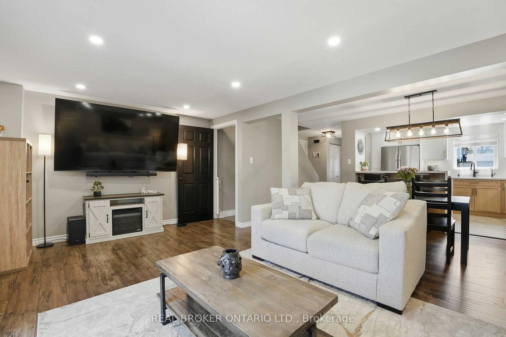 Photo 16 of 102 Ironstone Drive, Cambridge — HOMEH