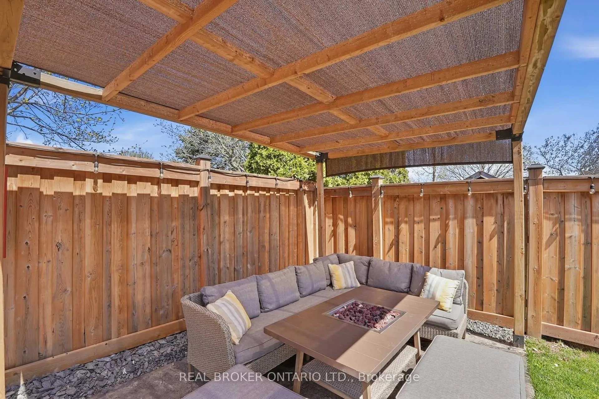 Photo 36 of 102 Ironstone Drive, Cambridge — HOMEH