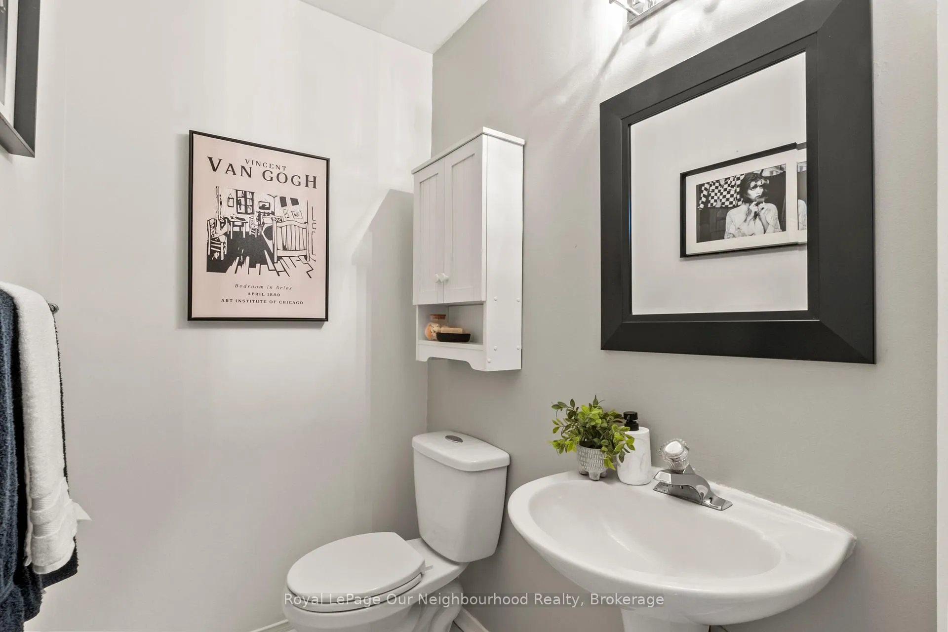 Photo 6 of 61 Fry Crescent, Clarington, Bowmanville — HOMEH