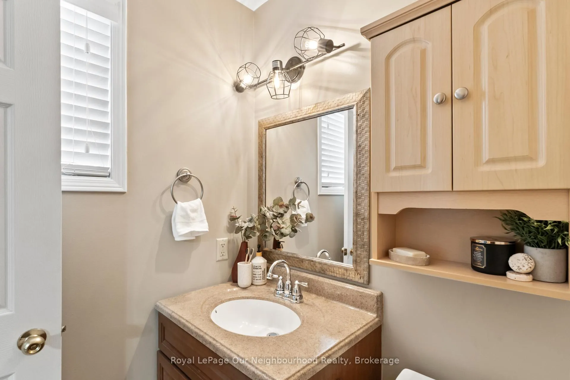Photo 14 of 61 Fry Crescent, Clarington, Bowmanville — HOMEH