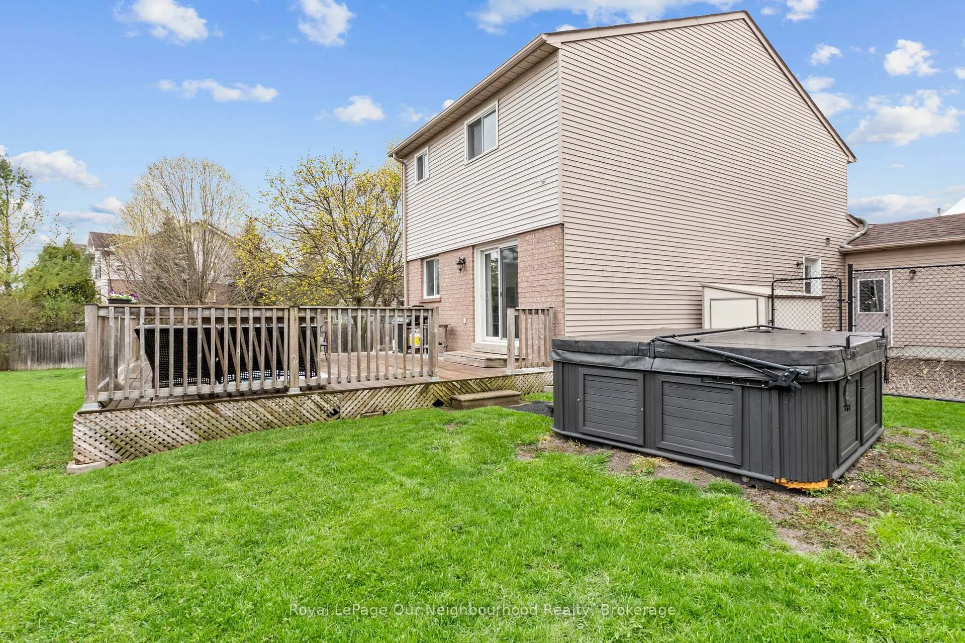Photo 25 of 61 Fry Crescent, Clarington, Bowmanville — HOMEH