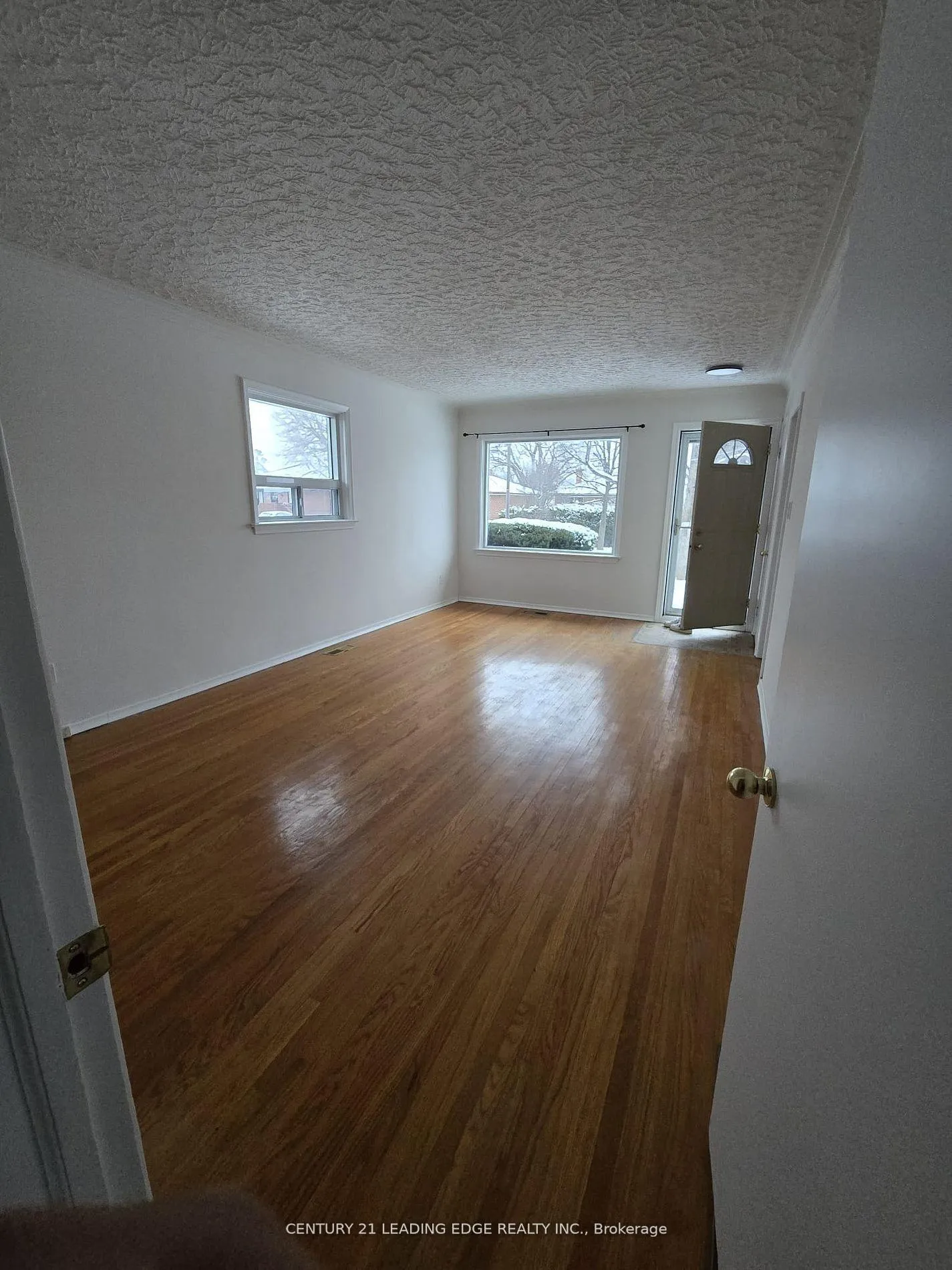 Photo 8 of Unit MAIN, 65 Moore Street, Brampton, Brampton West — HOMEH