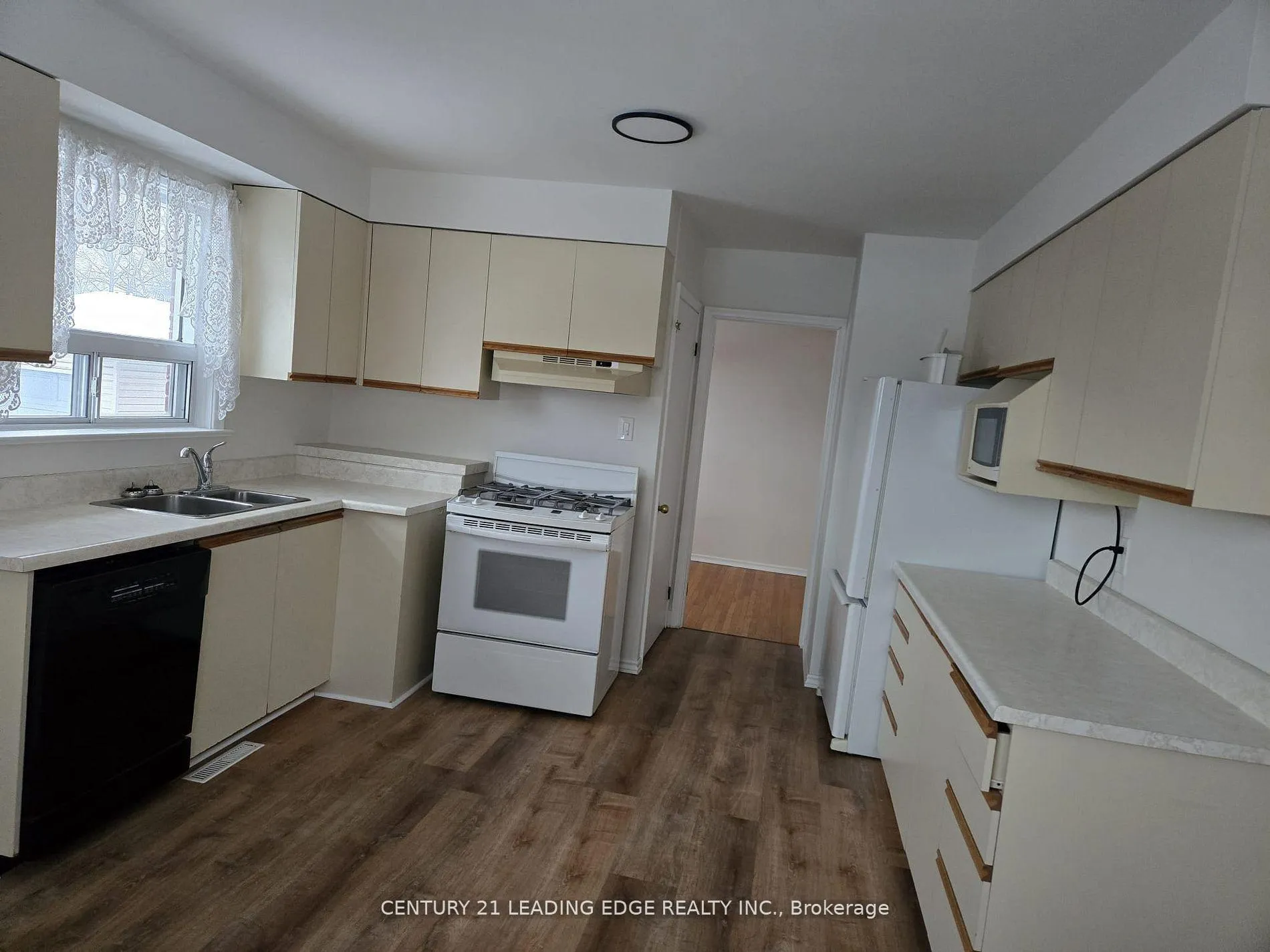 Photo 9 of Unit MAIN, 65 Moore Street, Brampton, Brampton West — HOMEH