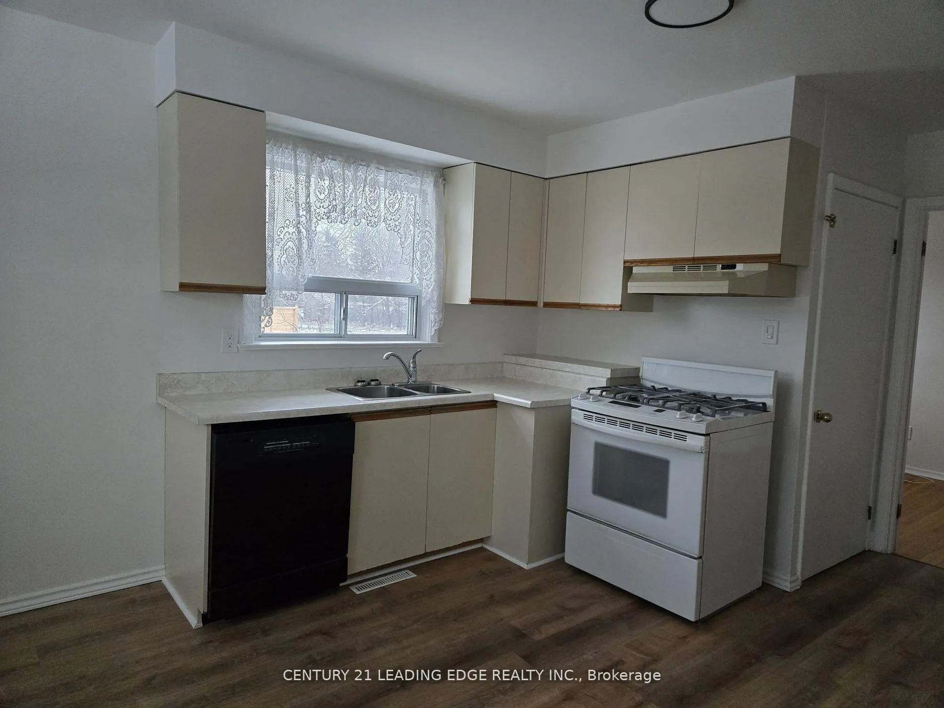 Photo 10 of Unit MAIN, 65 Moore Street, Brampton, Brampton West — HOMEH