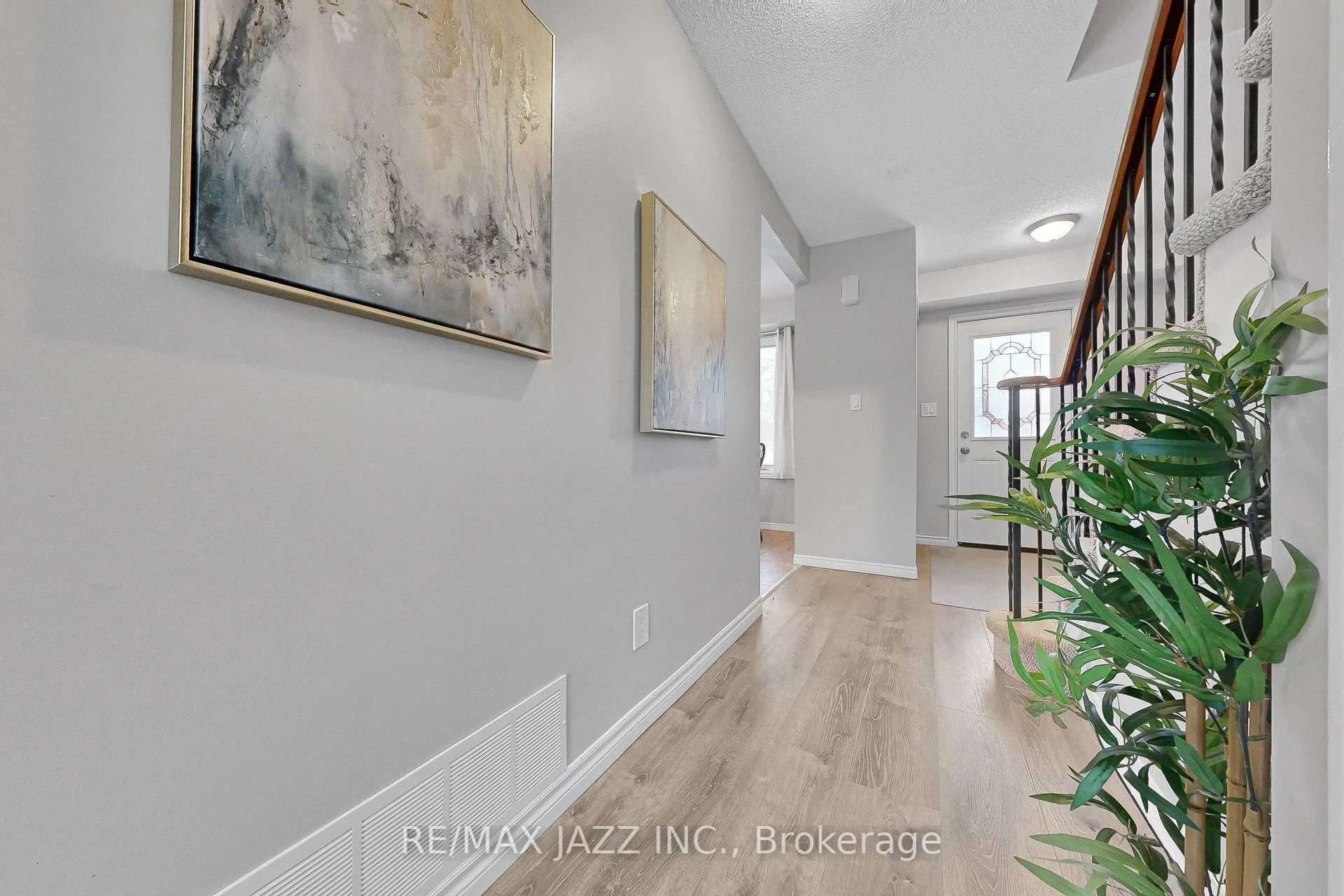 Photo 6 of 102 Penfound Drive, Clarington, Bowmanville — HOMEH