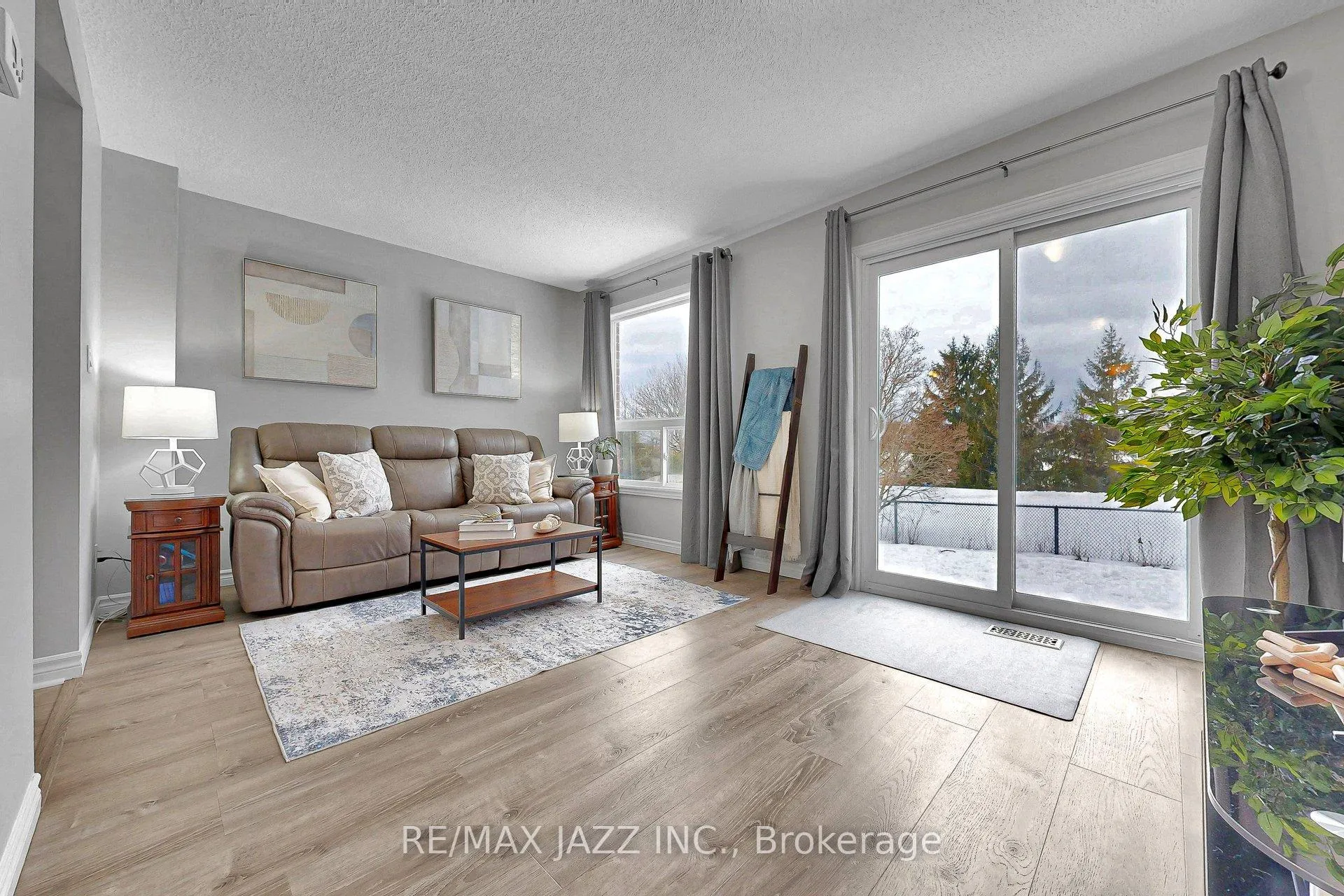 Photo 7 of 102 Penfound Drive, Clarington, Bowmanville — HOMEH