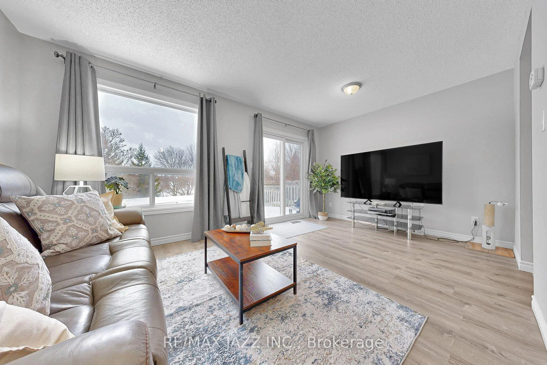 Photo 10 of 102 Penfound Drive, Clarington, Bowmanville — HOMEH