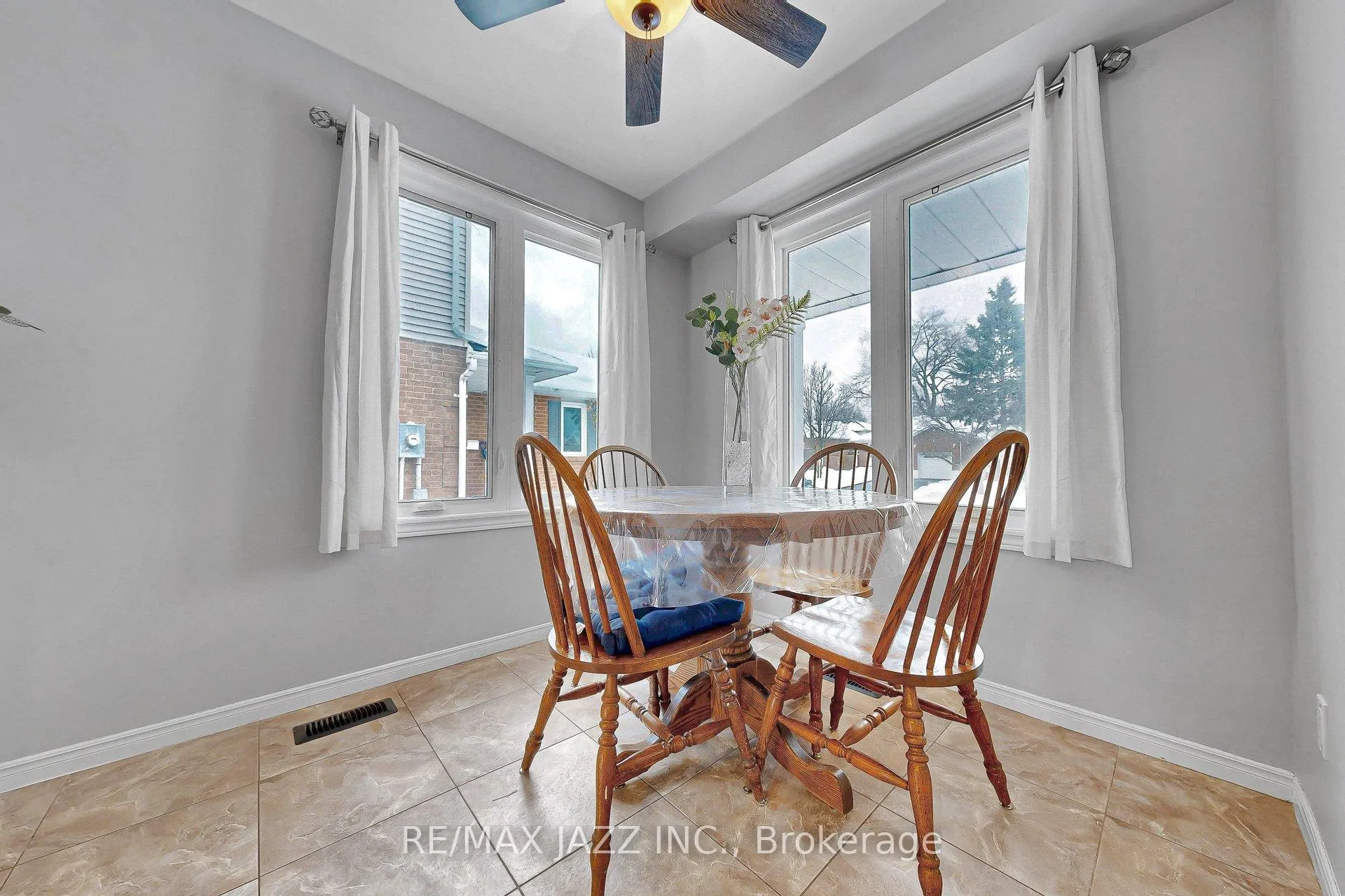 Photo 17 of 102 Penfound Drive, Clarington, Bowmanville — HOMEH