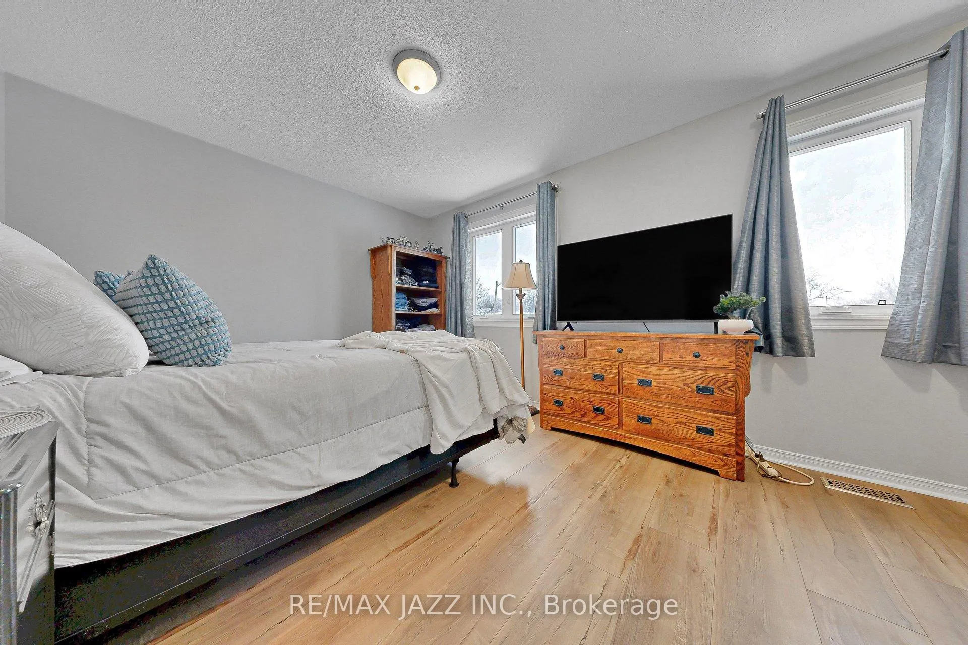 Photo 20 of 102 Penfound Drive, Clarington, Bowmanville — HOMEH