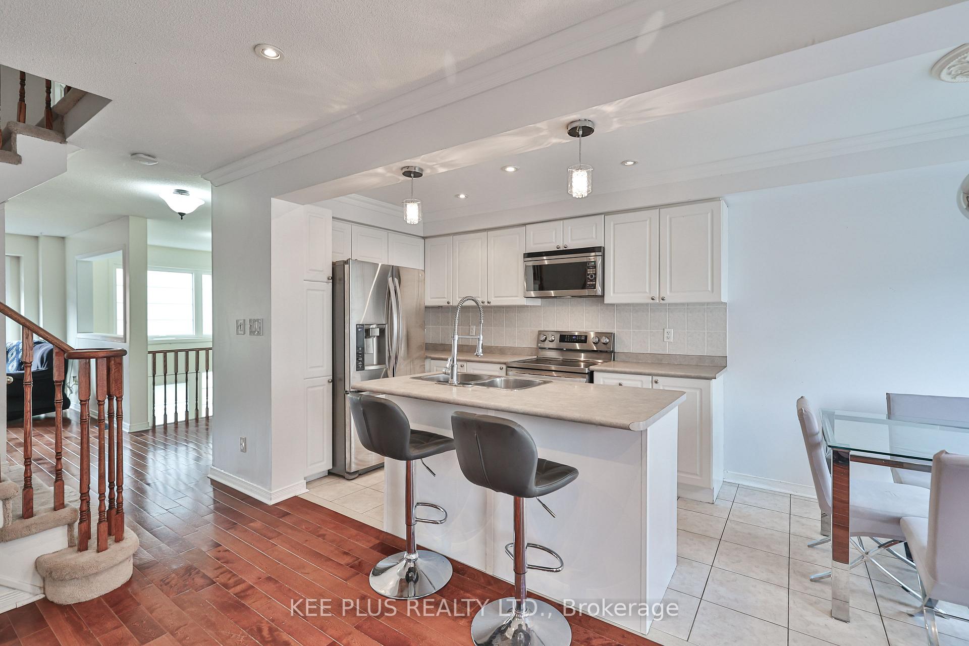 Photo 9 of 13 Talbotshire Street E, Ajax, South East — HOMEH