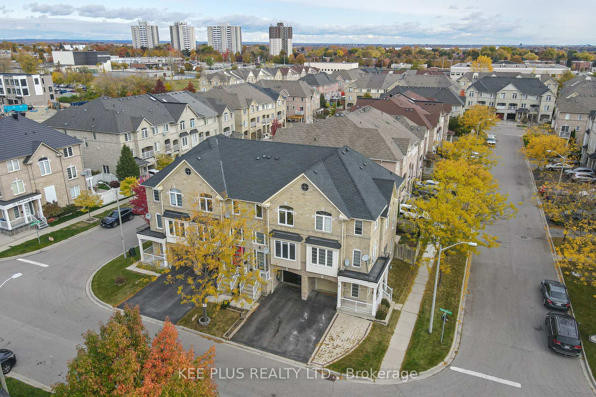 Photo 27 of 13 Talbotshire Street E, Ajax, South East — HOMEH