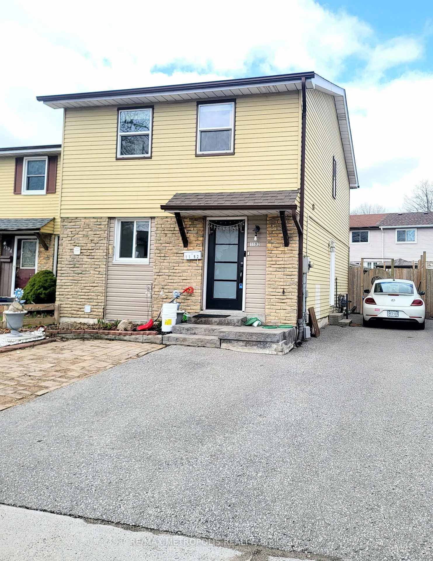 Photo 2 of Unit Main & Upper, 1192 Oxford Street, Oshawa, Lakeview — HOMEH