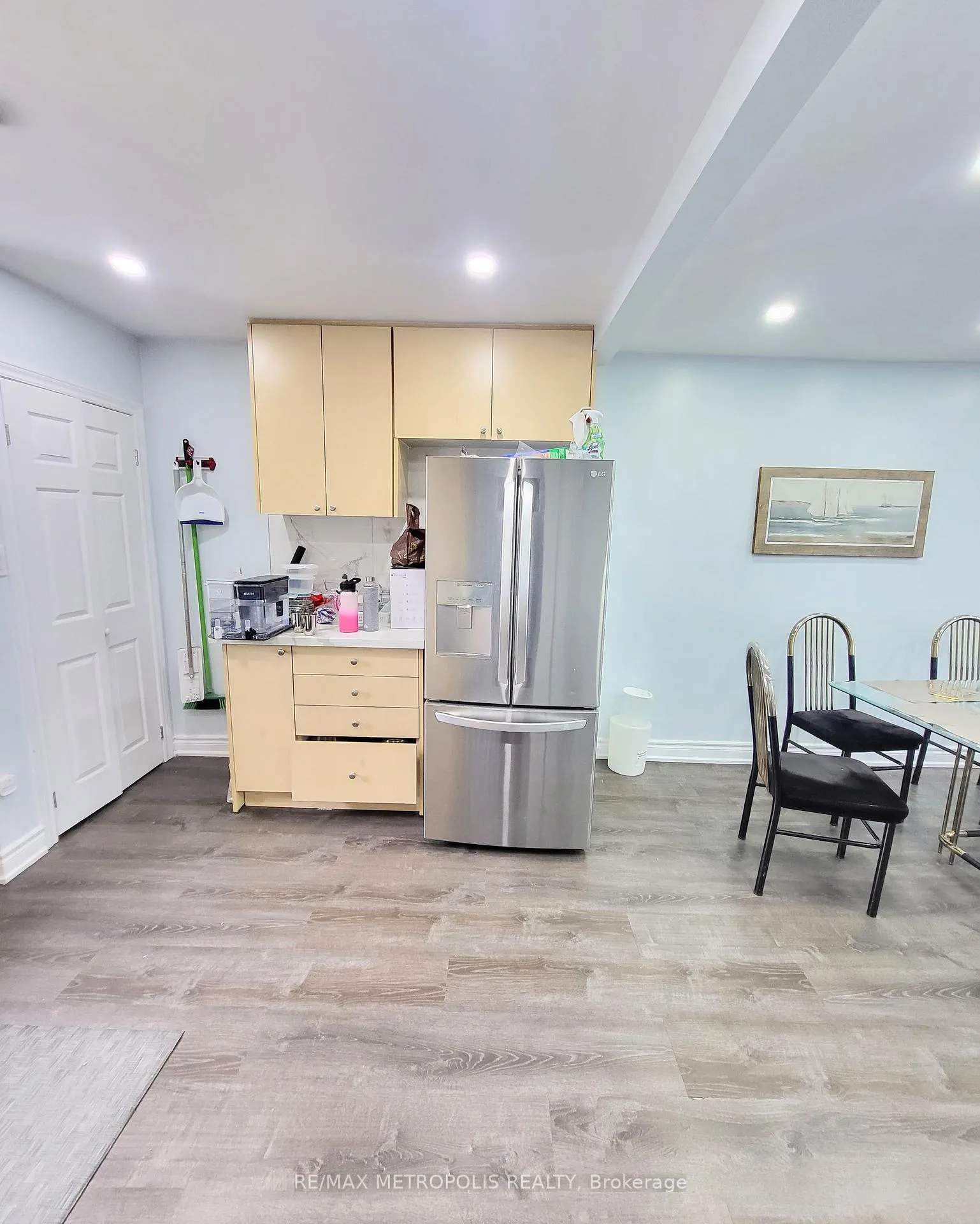 Photo 5 of Unit Main & Upper, 1192 Oxford Street, Oshawa, Lakeview — HOMEH