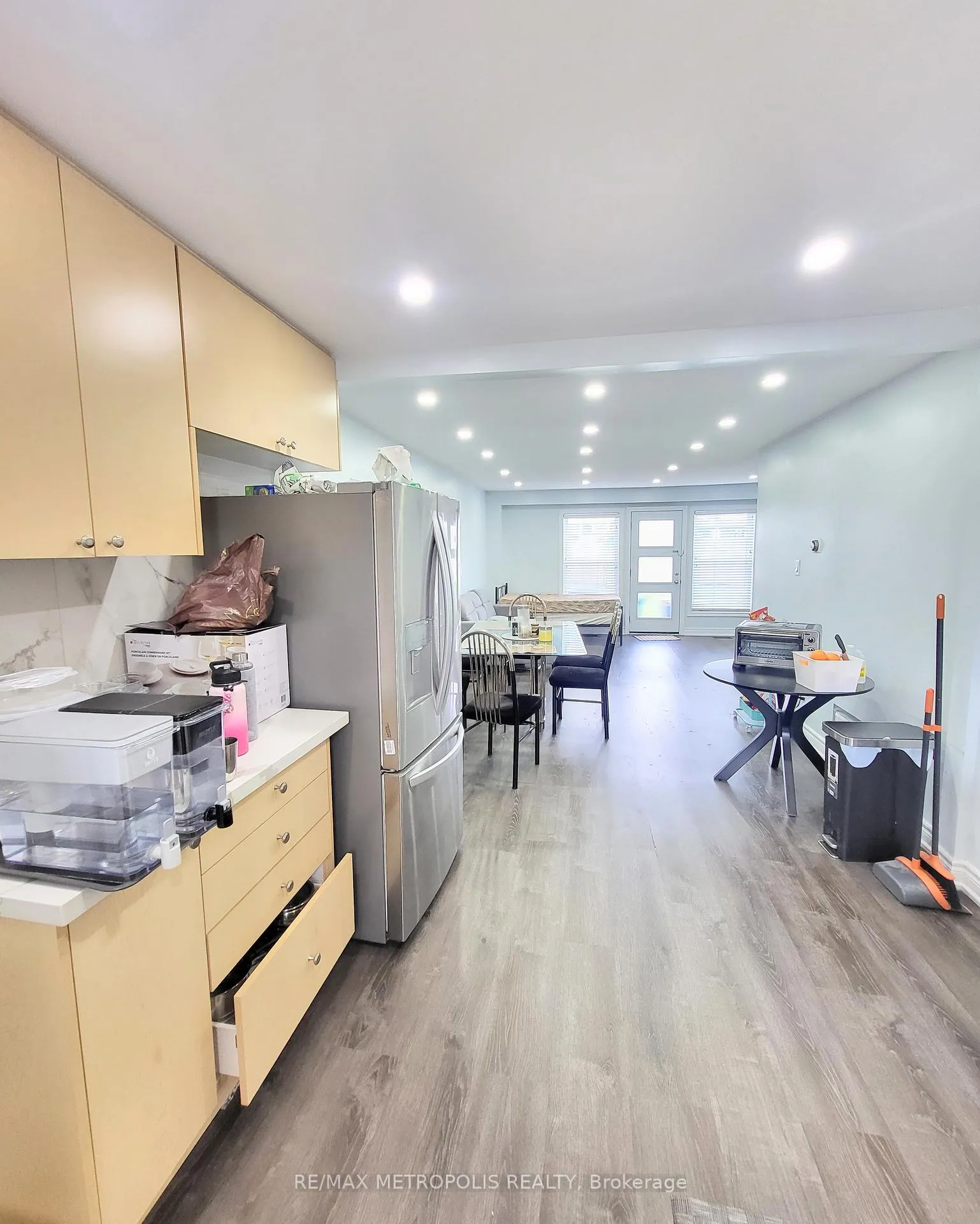 Photo 6 of Unit Main & Upper, 1192 Oxford Street, Oshawa, Lakeview — HOMEH