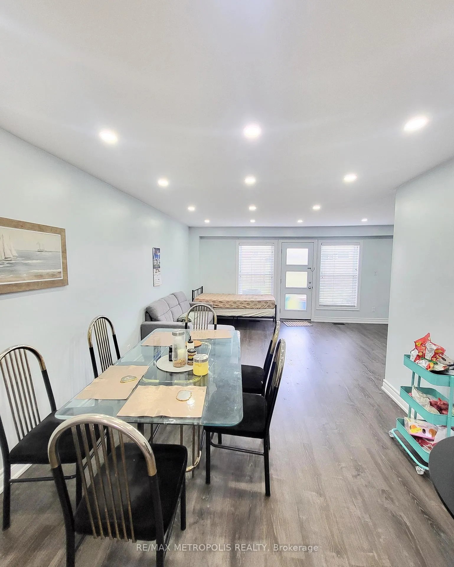 Photo 7 of Unit Main & Upper, 1192 Oxford Street, Oshawa, Lakeview — HOMEH