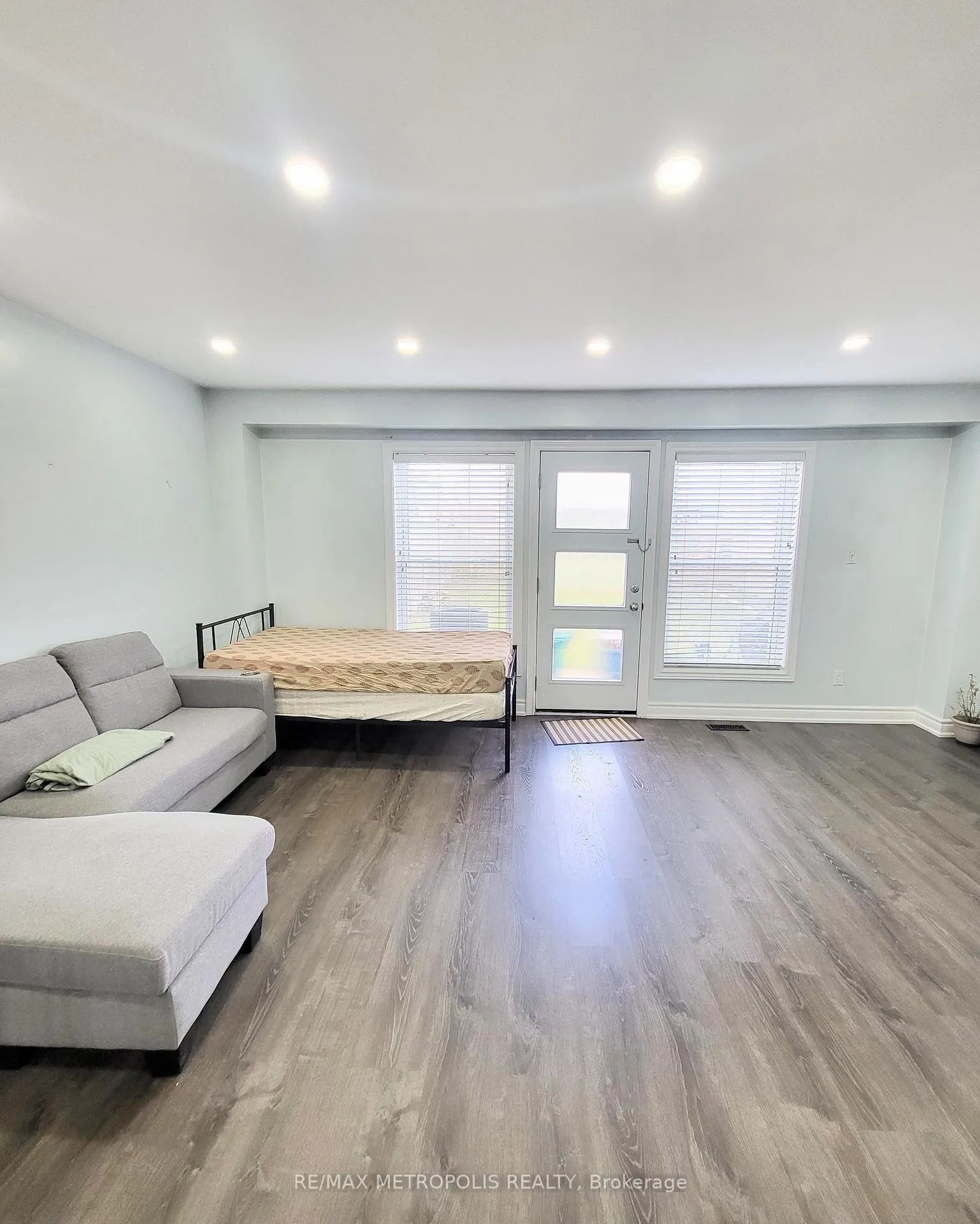 Photo 8 of Unit Main & Upper, 1192 Oxford Street, Oshawa, Lakeview — HOMEH
