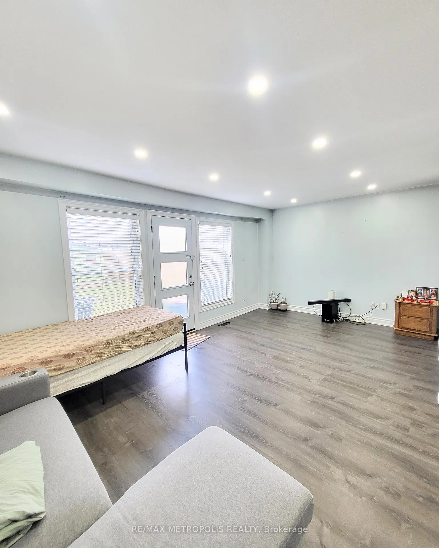 Photo 9 of Unit Main & Upper, 1192 Oxford Street, Oshawa, Lakeview — HOMEH