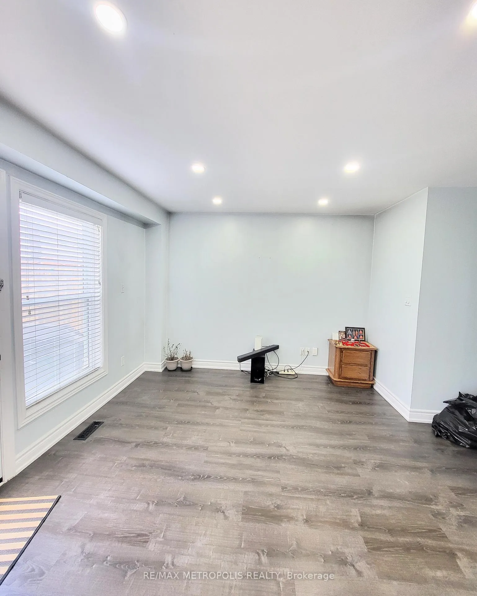 Photo 10 of Unit Main & Upper, 1192 Oxford Street, Oshawa, Lakeview — HOMEH