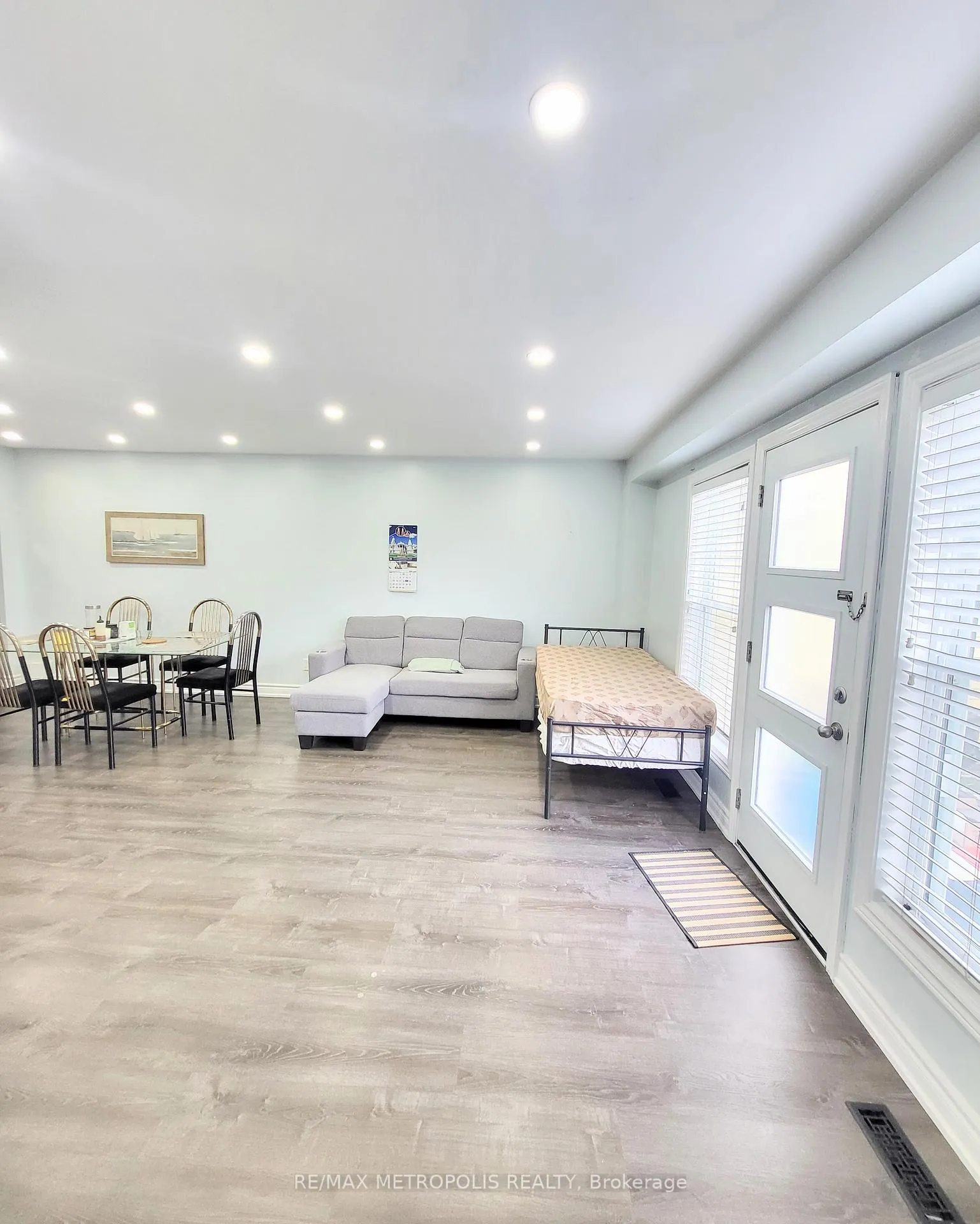 Photo 11 of Unit Main & Upper, 1192 Oxford Street, Oshawa, Lakeview — HOMEH