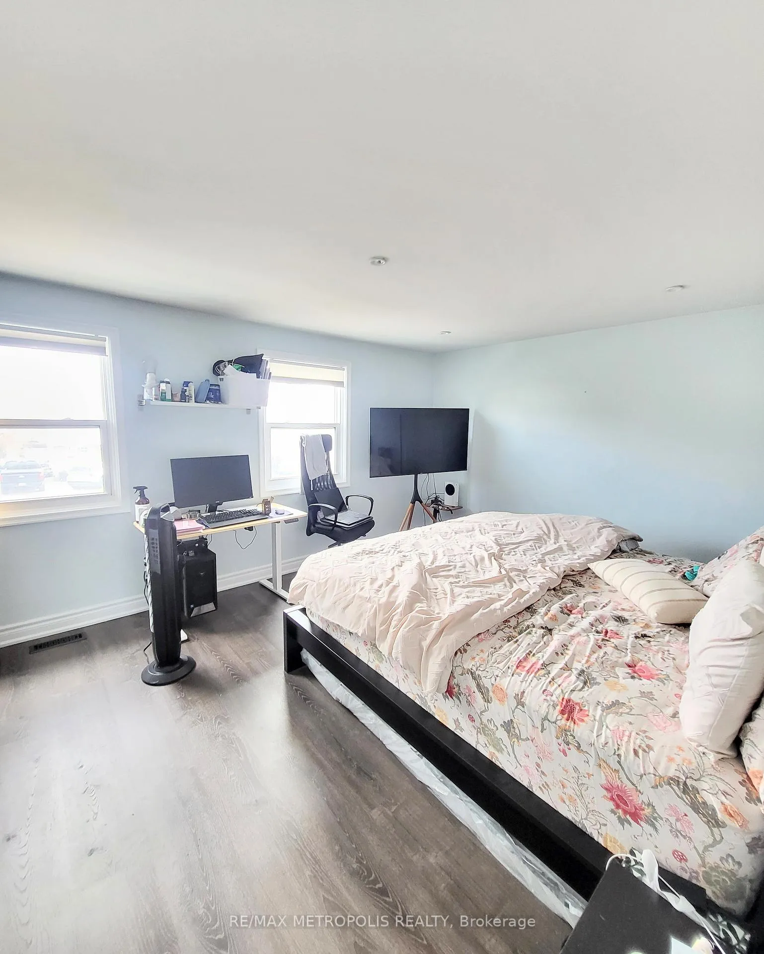 Photo 12 of Unit Main & Upper, 1192 Oxford Street, Oshawa, Lakeview — HOMEH
