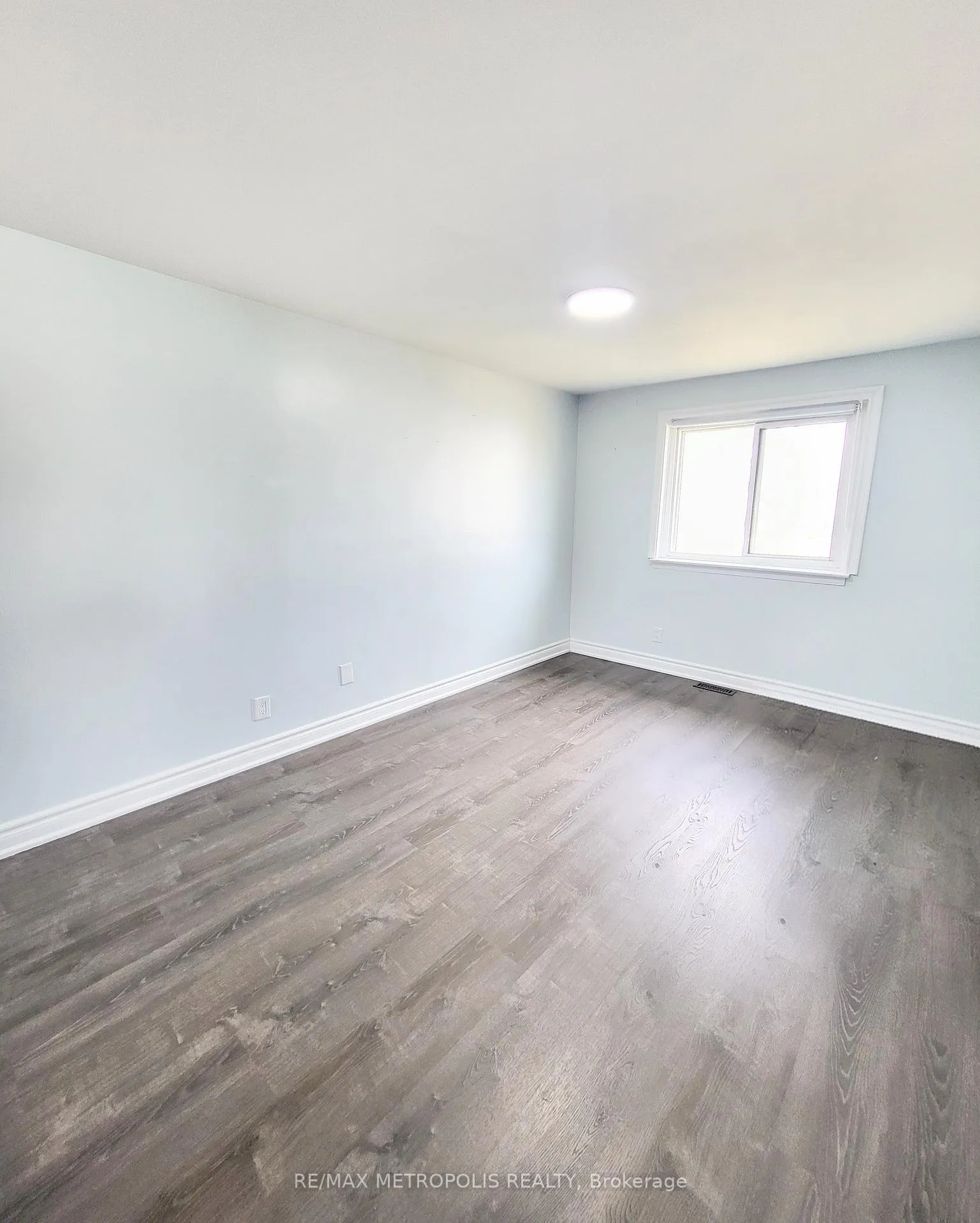 Photo 17 of Unit Main & Upper, 1192 Oxford Street, Oshawa, Lakeview — HOMEH