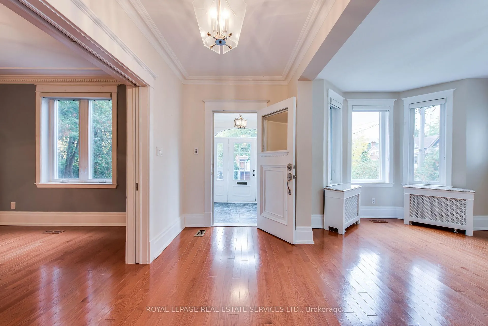 Photo 7 of 18 Shorncliffe Avenue, Toronto, Casa Loma — HOMEH