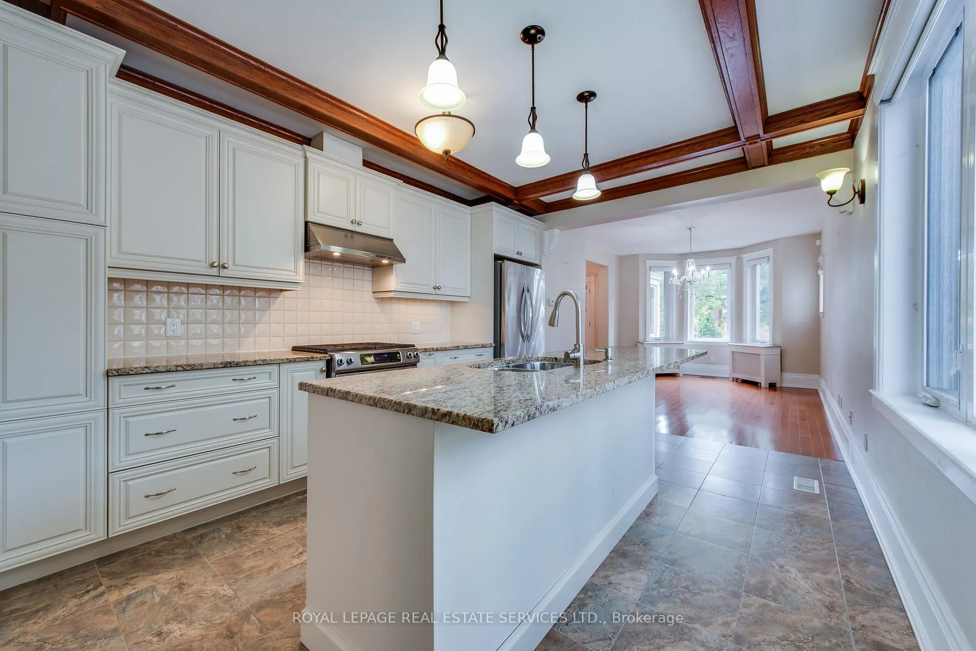 Photo 10 of 18 Shorncliffe Avenue, Toronto, Casa Loma — HOMEH