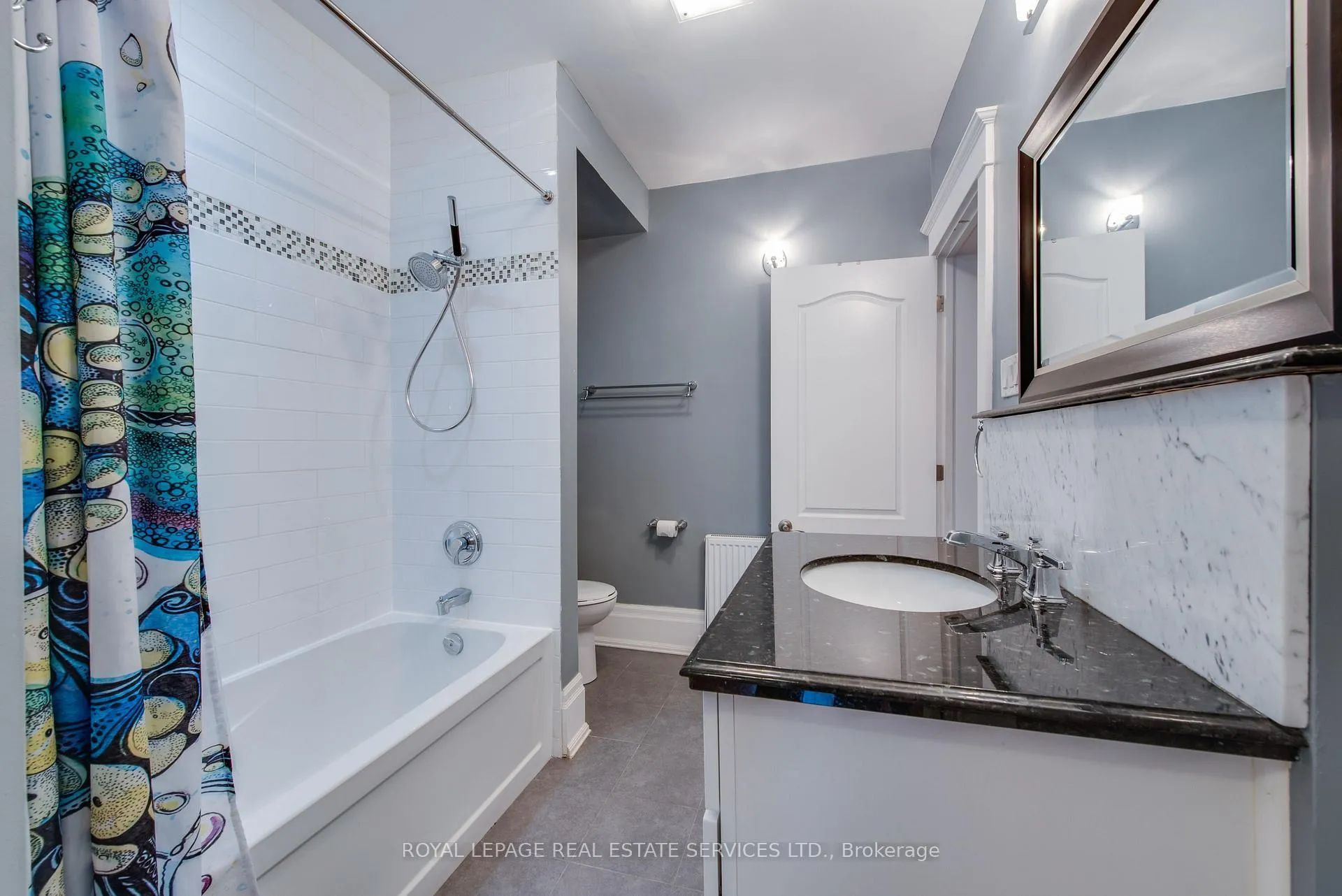 Photo 13 of 18 Shorncliffe Avenue, Toronto, Casa Loma — HOMEH