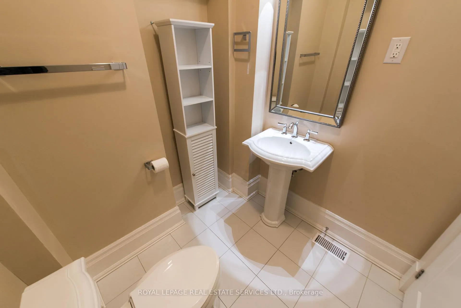 Photo 14 of 18 Shorncliffe Avenue, Toronto, Casa Loma — HOMEH